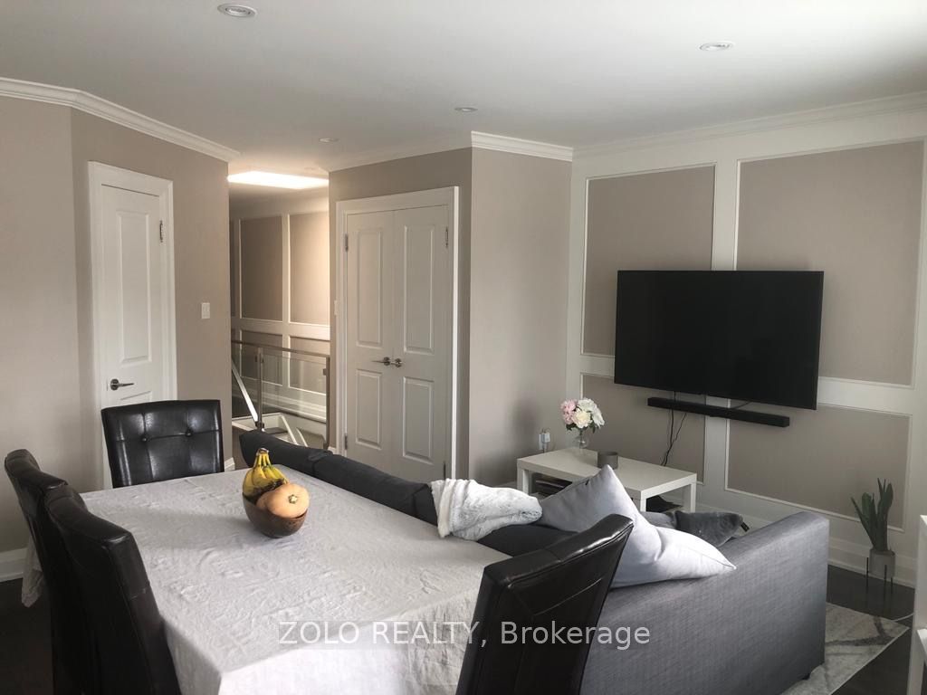 823 Lansdowne Avenue 2, Toronto, ON M6H 3Z2 photo 3
