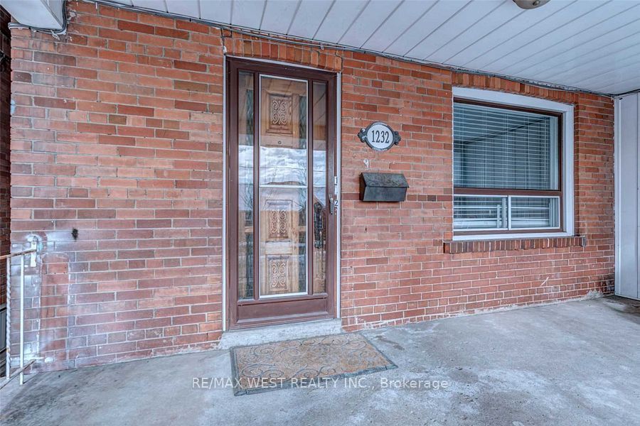 1232 Davenport Road Main, Toronto, ON M6H 2G9 photo 2