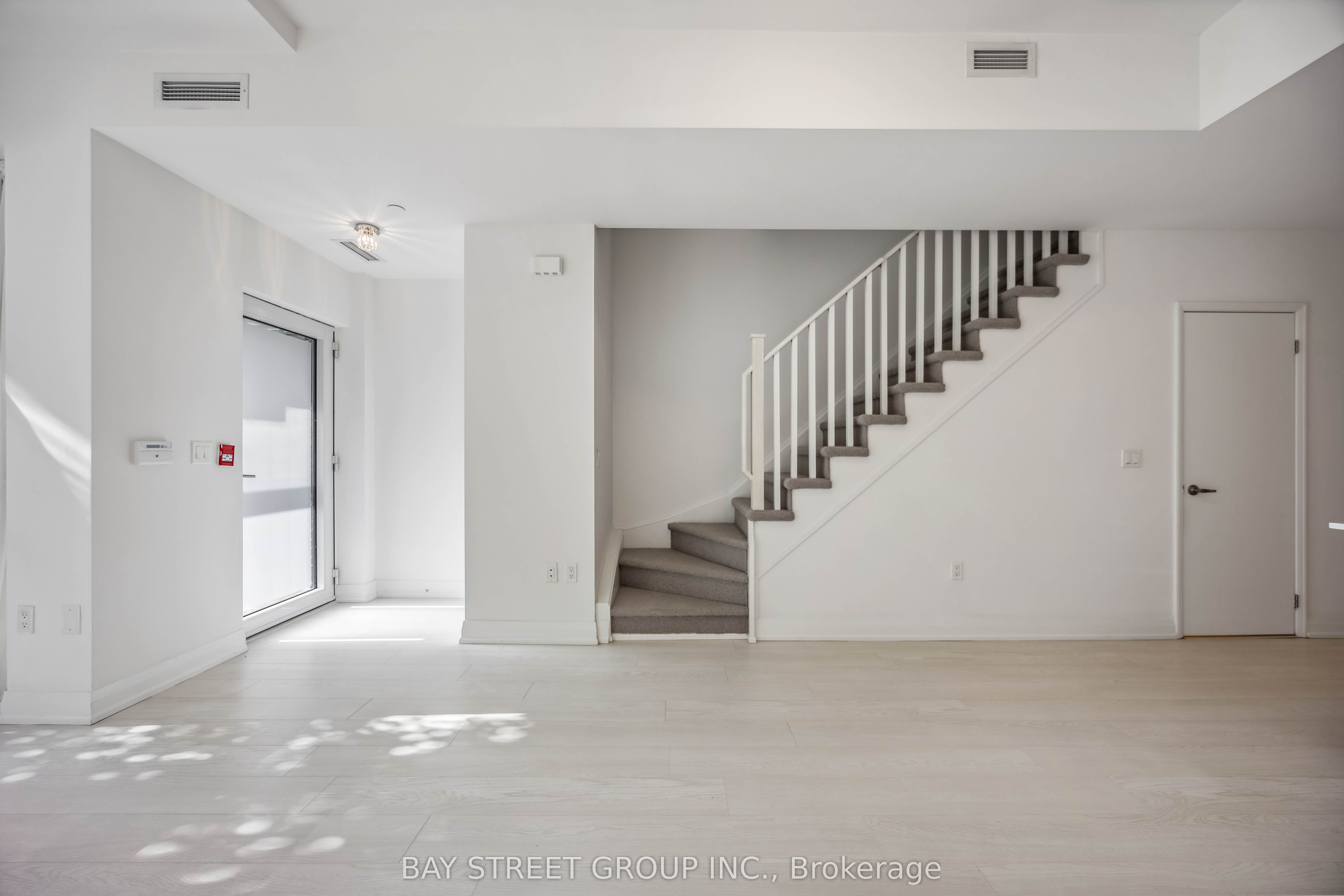 30 Gibbs Road TH101, Toronto, ON M9B 0E4 photo 4