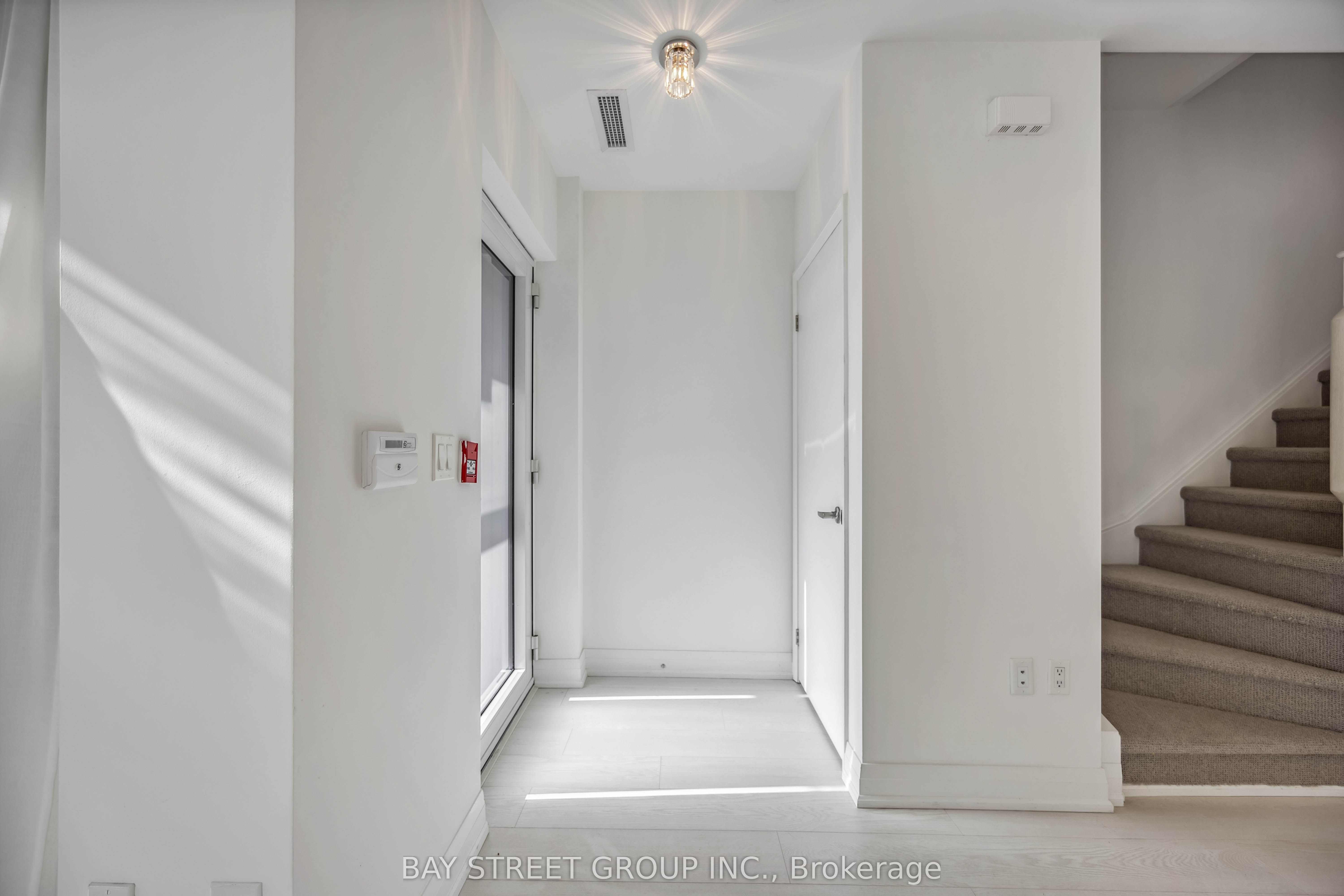 30 Gibbs Road TH101, Toronto, ON M9B 0E4 photo 5