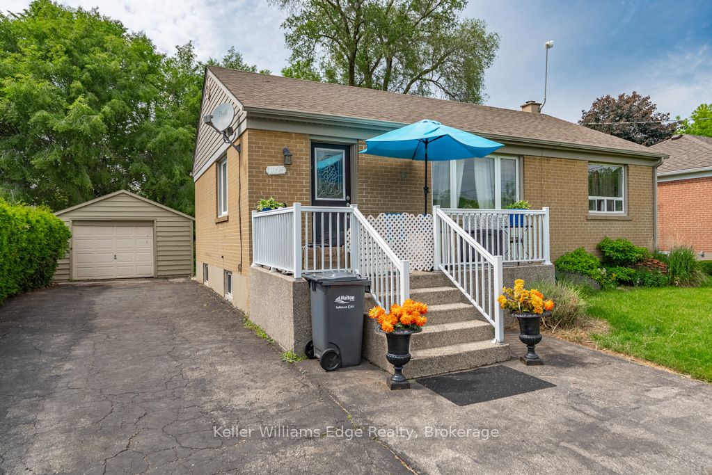 1025 Pinegrove Road, Oakville, ON L6L 2W3 photo 3
