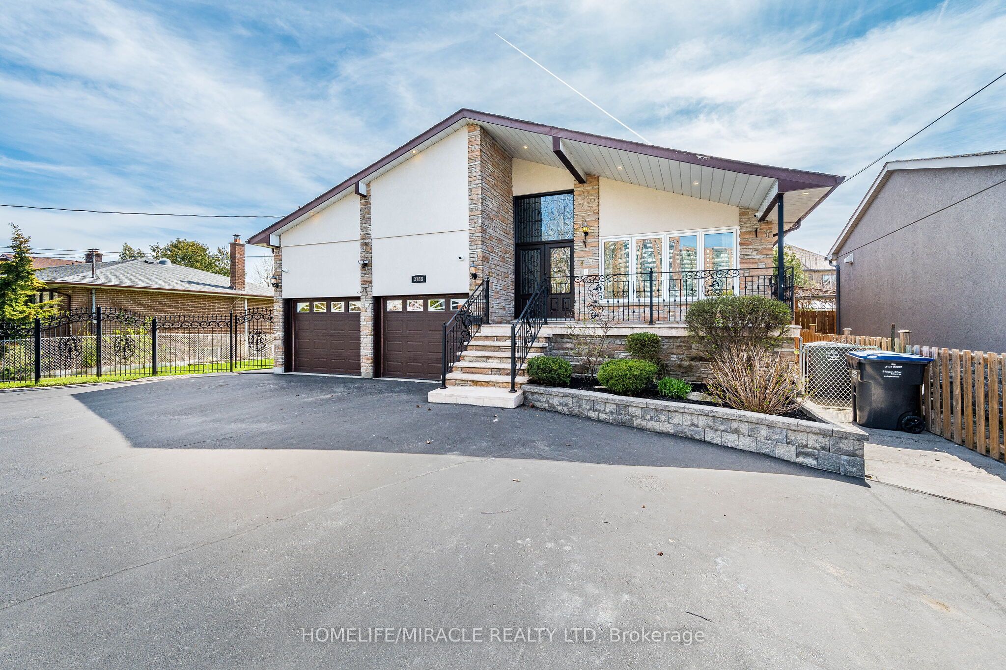 3188 Parkerhill Road, Mississauga, ON L5B 1V8 photo 2