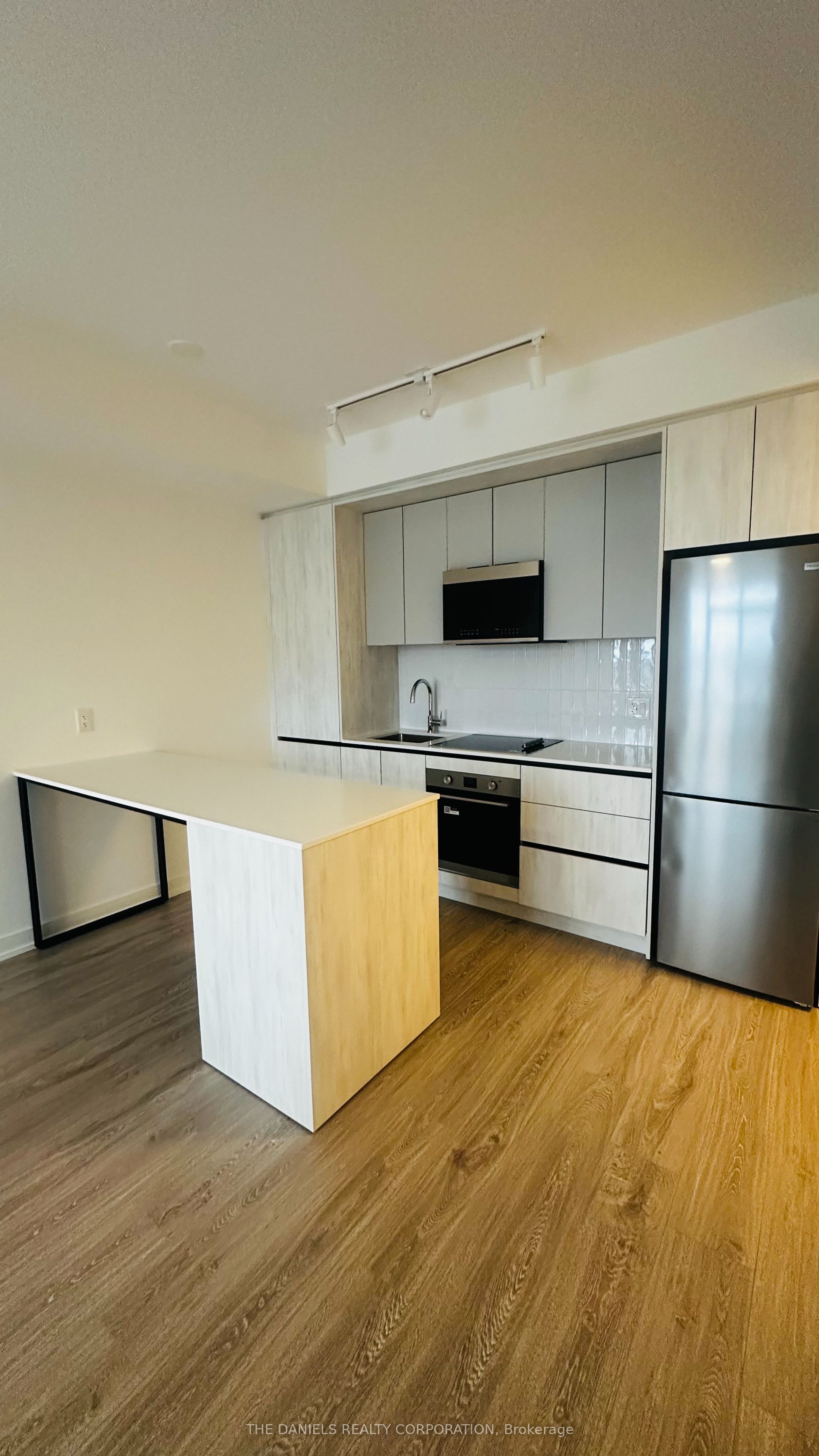 2485 Eglinton Avenue W 1518, Mississauga, ON L5M 2T1