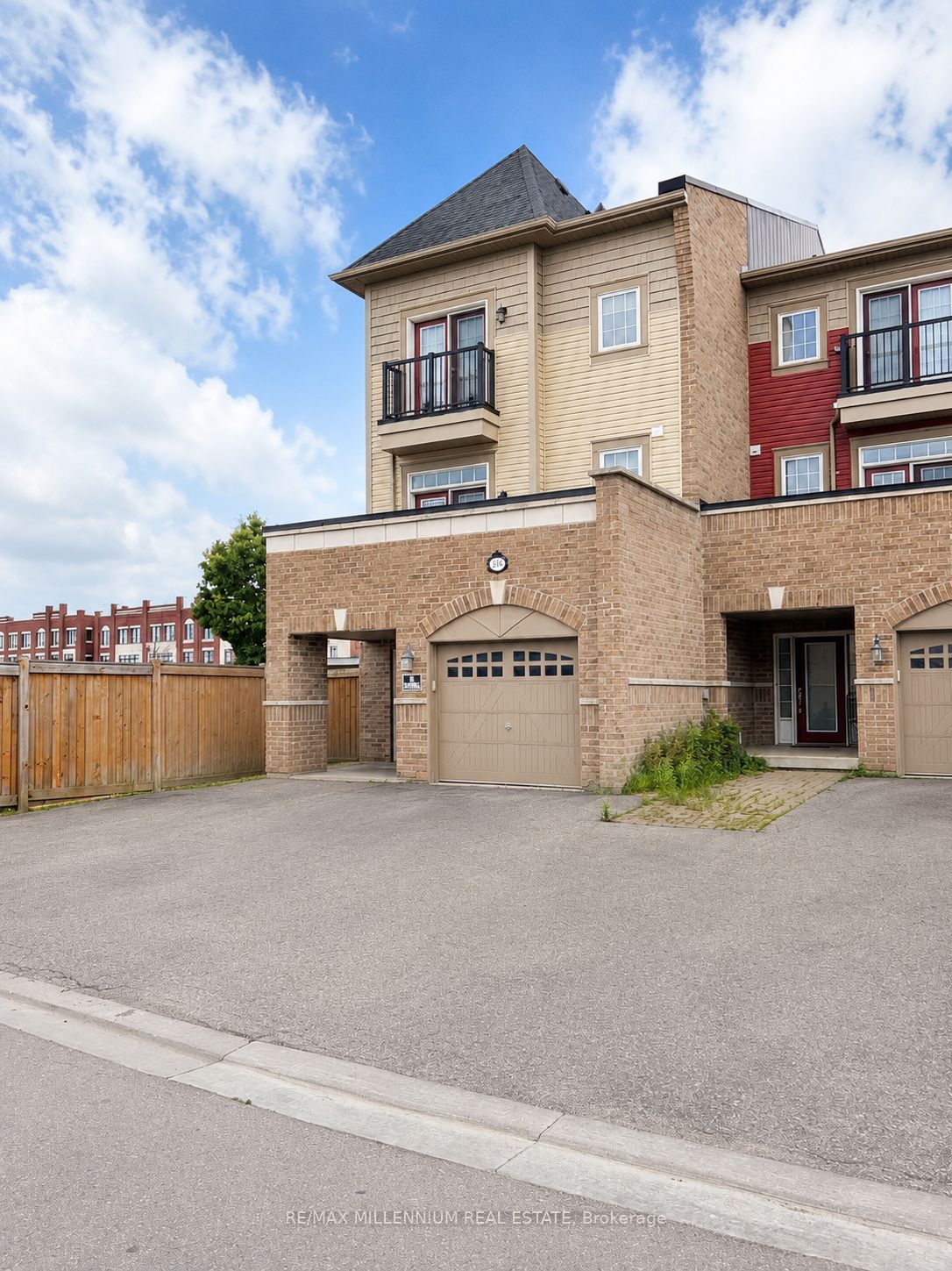 218 Dougall Avenue, Caledon, ON L7C 3T6 photo 2