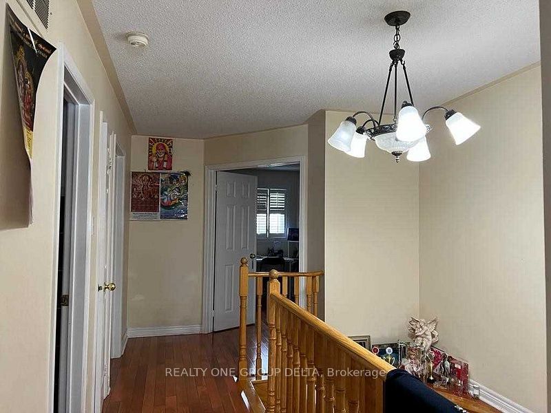 24 Arborview Crescent Upper, Toronto, ON M9W 7B3 photo 5
