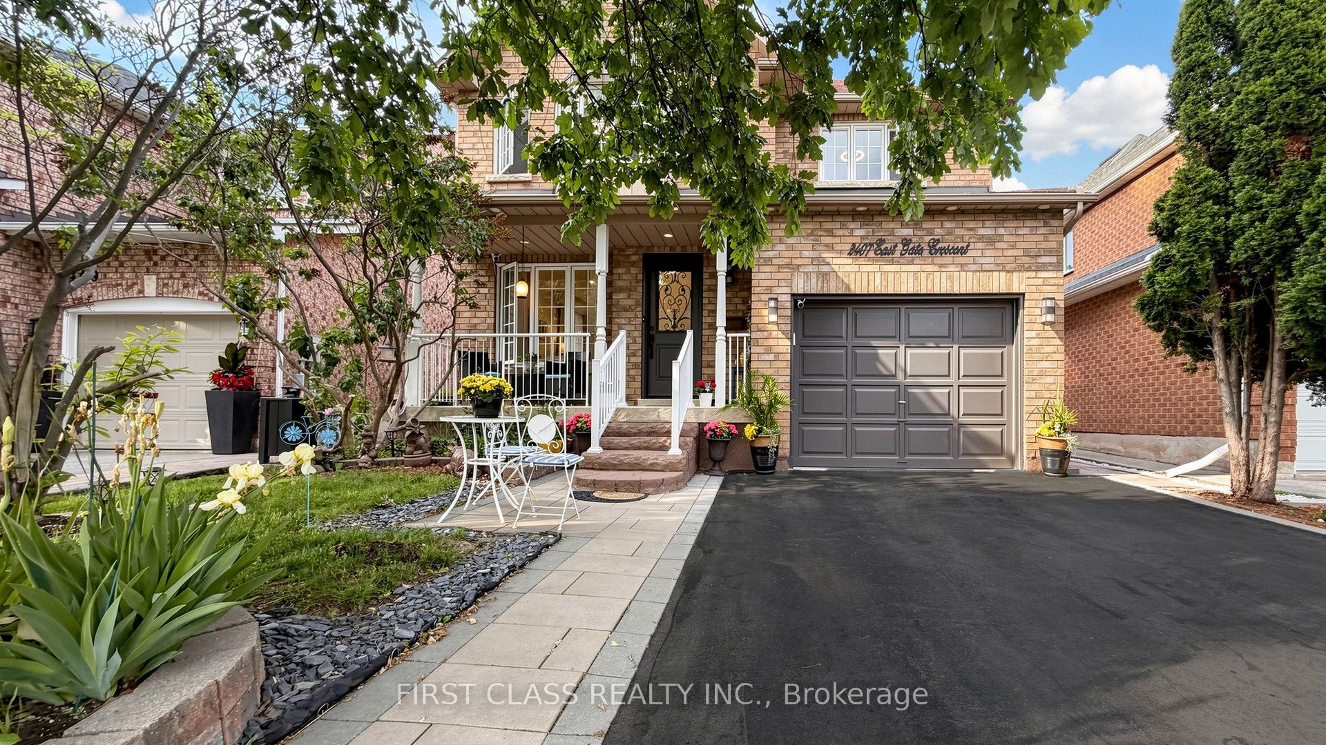 2407 East Gate Crescent, Oakville, ON L6H 6L1