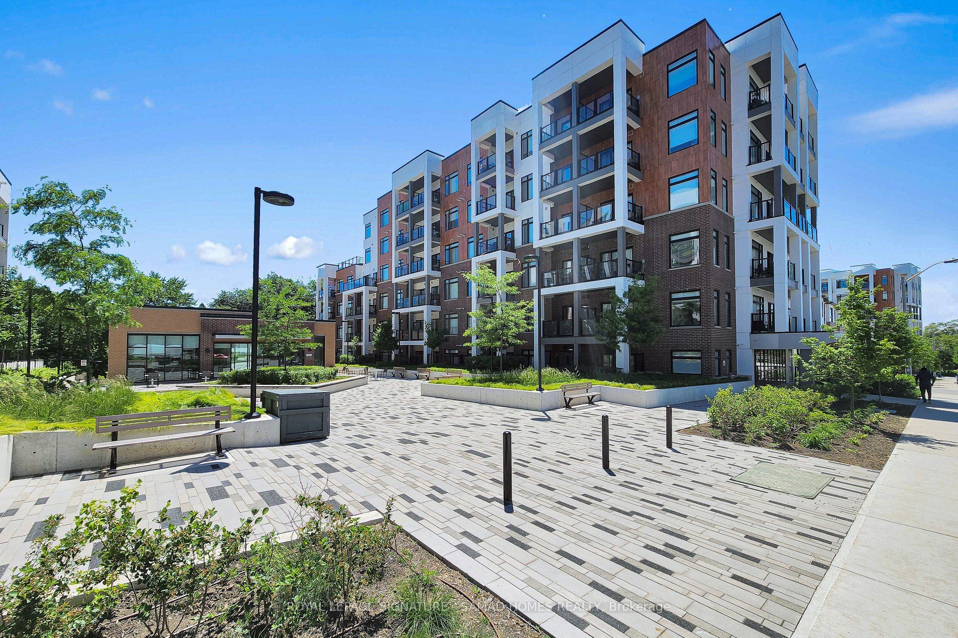 135 Canon Jackson Drive 407, Toronto, ON M6M 0C3