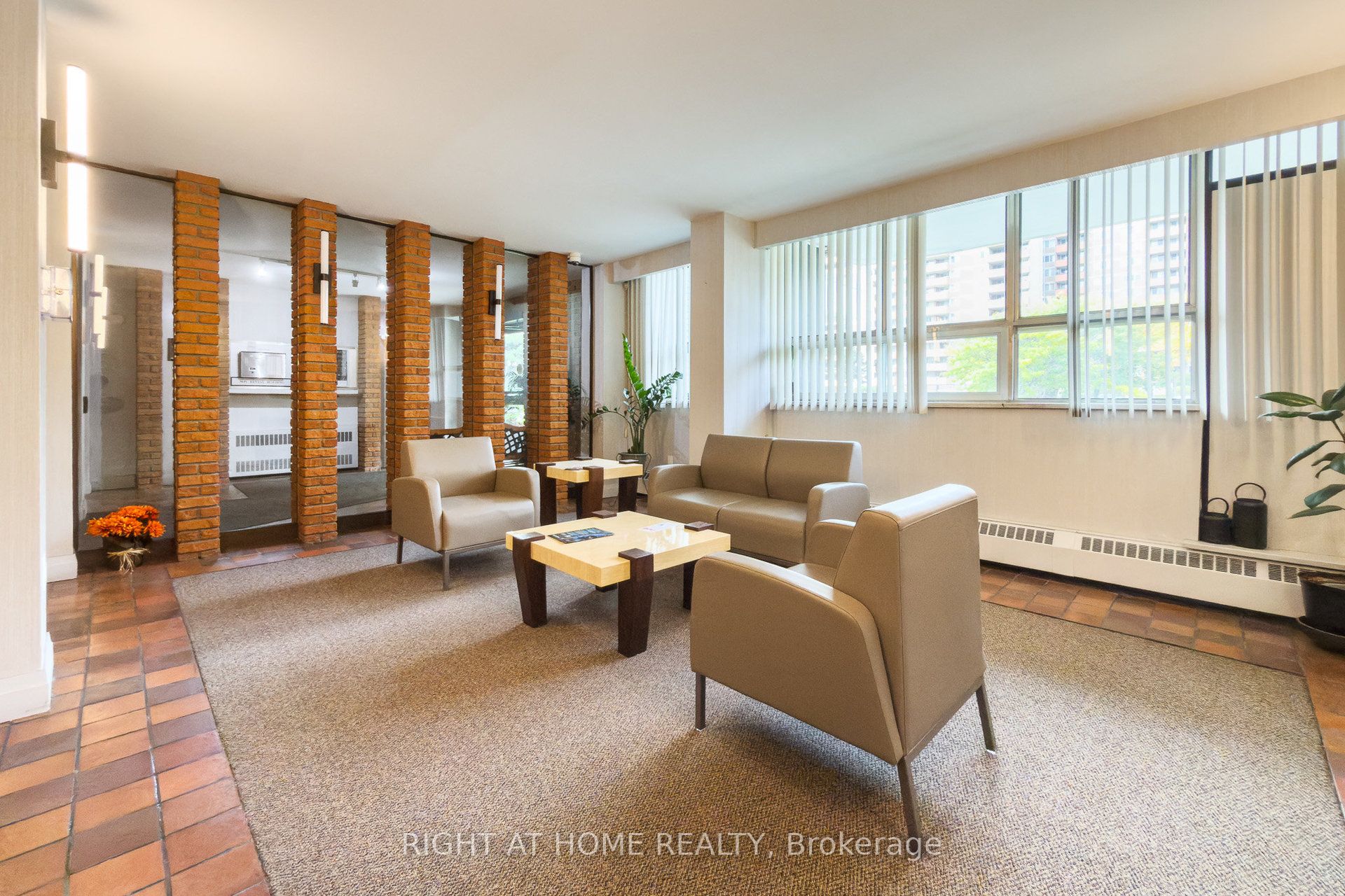 151 LaRose Avenue E 907, Toronto, ON M9P 1B3 photo 3