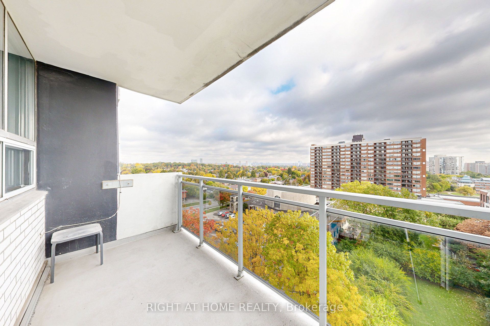 151 LaRose Avenue E 907, Toronto, ON M9P 1B3 photo 4
