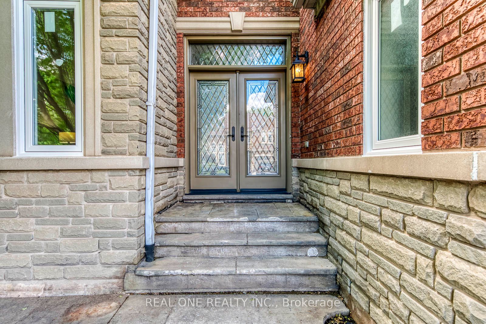 1205 Lindenrock Drive, Oakville, ON L6H 6T5 photo 3