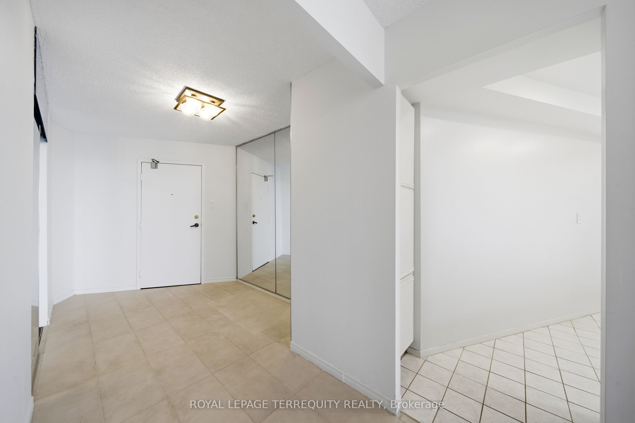 2010 Islington Avenue 1003, Toronto, ON M9P 3S8 photo 4