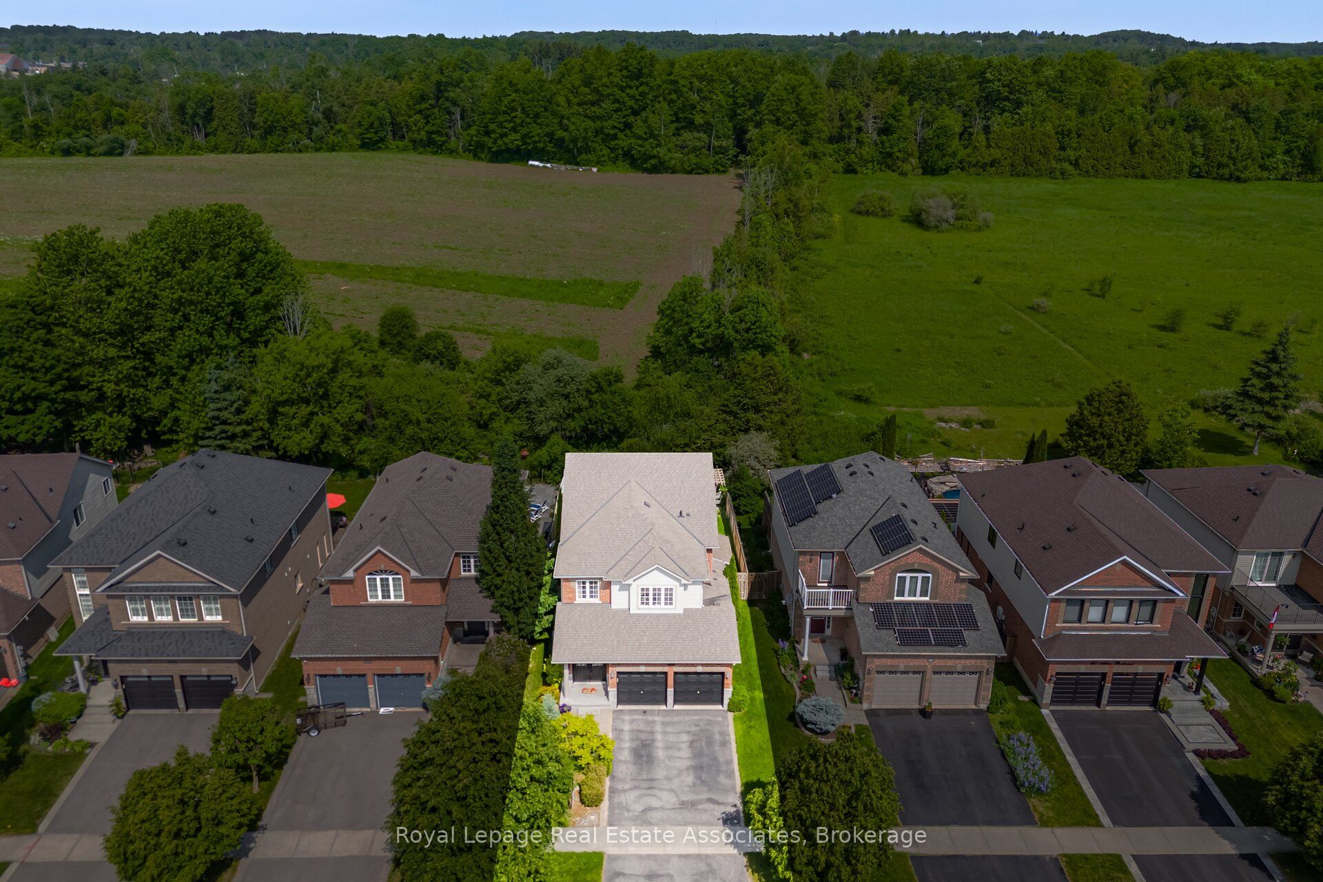 205 Acton Boulevard, Halton Hills, ON L7J 2Y4 photo 2
