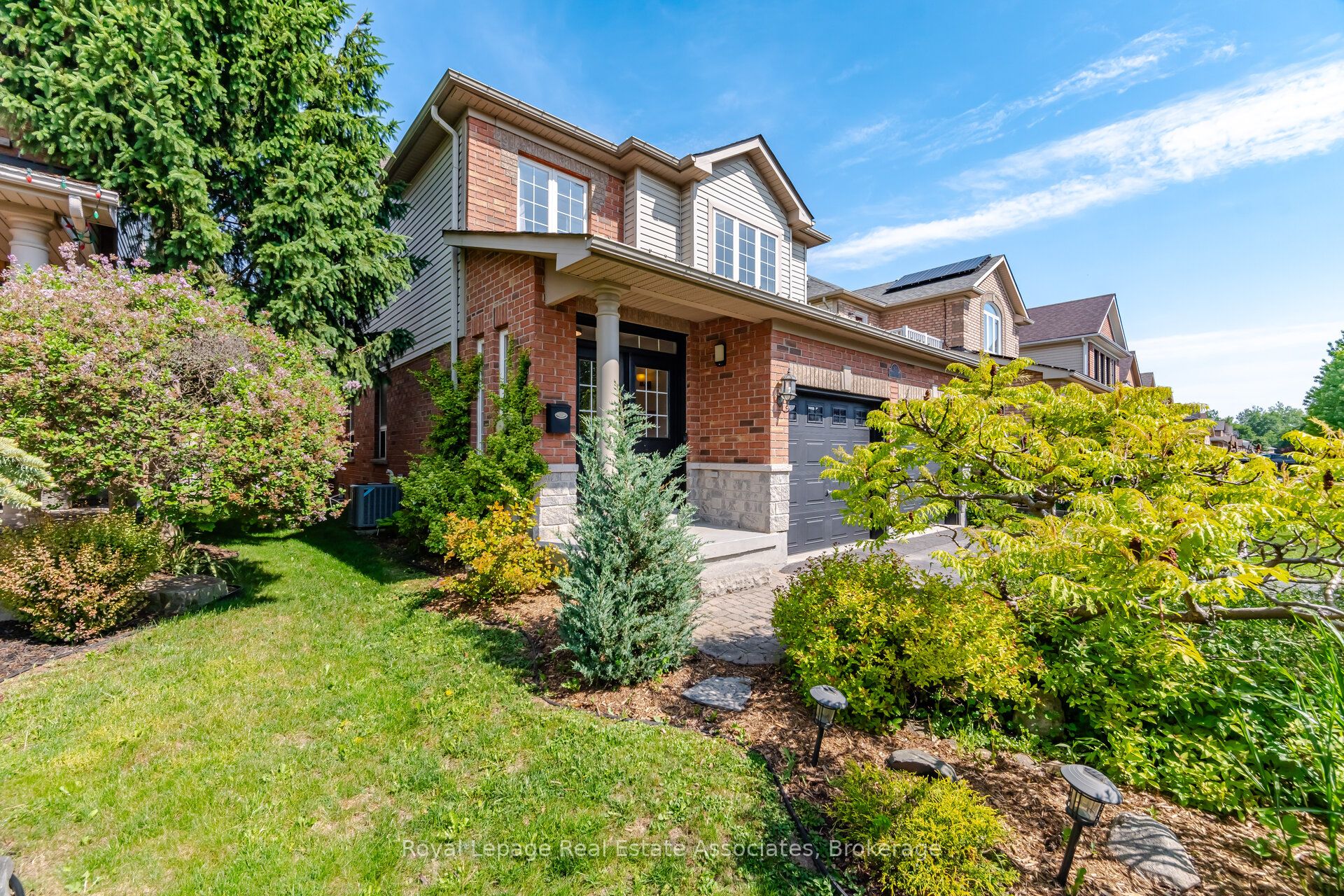 205 Acton Boulevard, Halton Hills, ON L7J 2Y4 photo 3