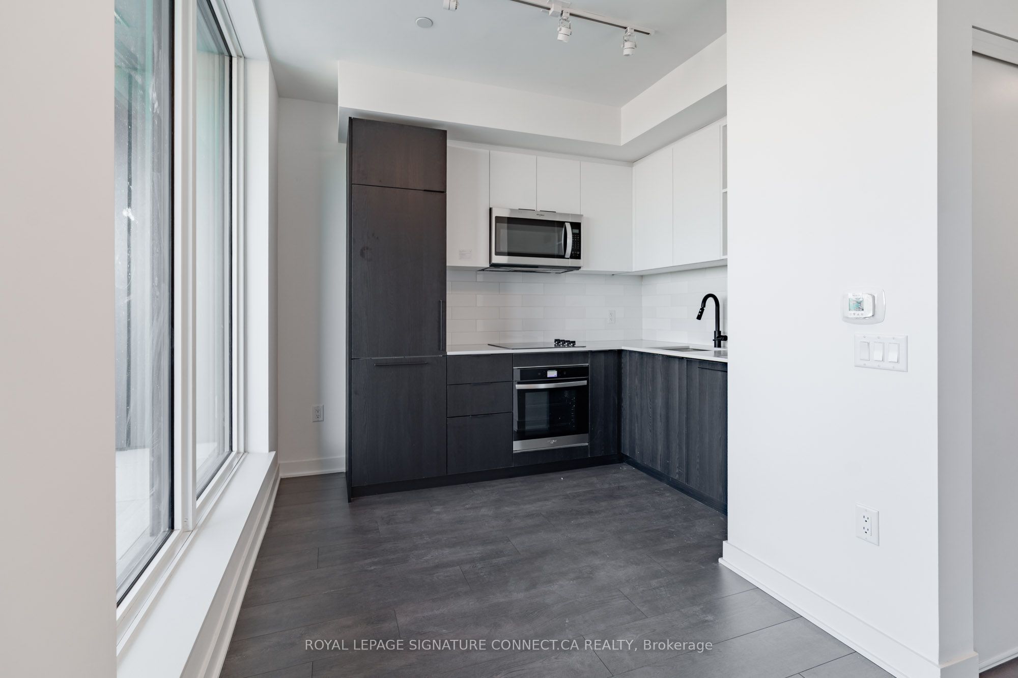 1185 Dupont Street 815, Toronto, ON M6H 0G5 photo 3