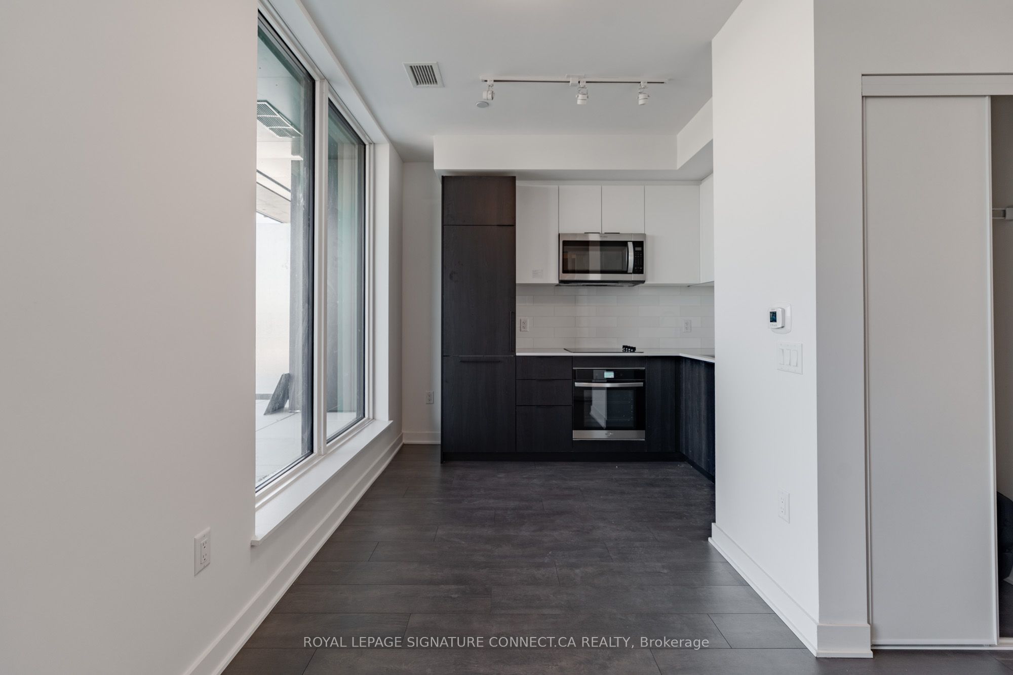1185 Dupont Street 815, Toronto, ON M6H 0G5 photo 4