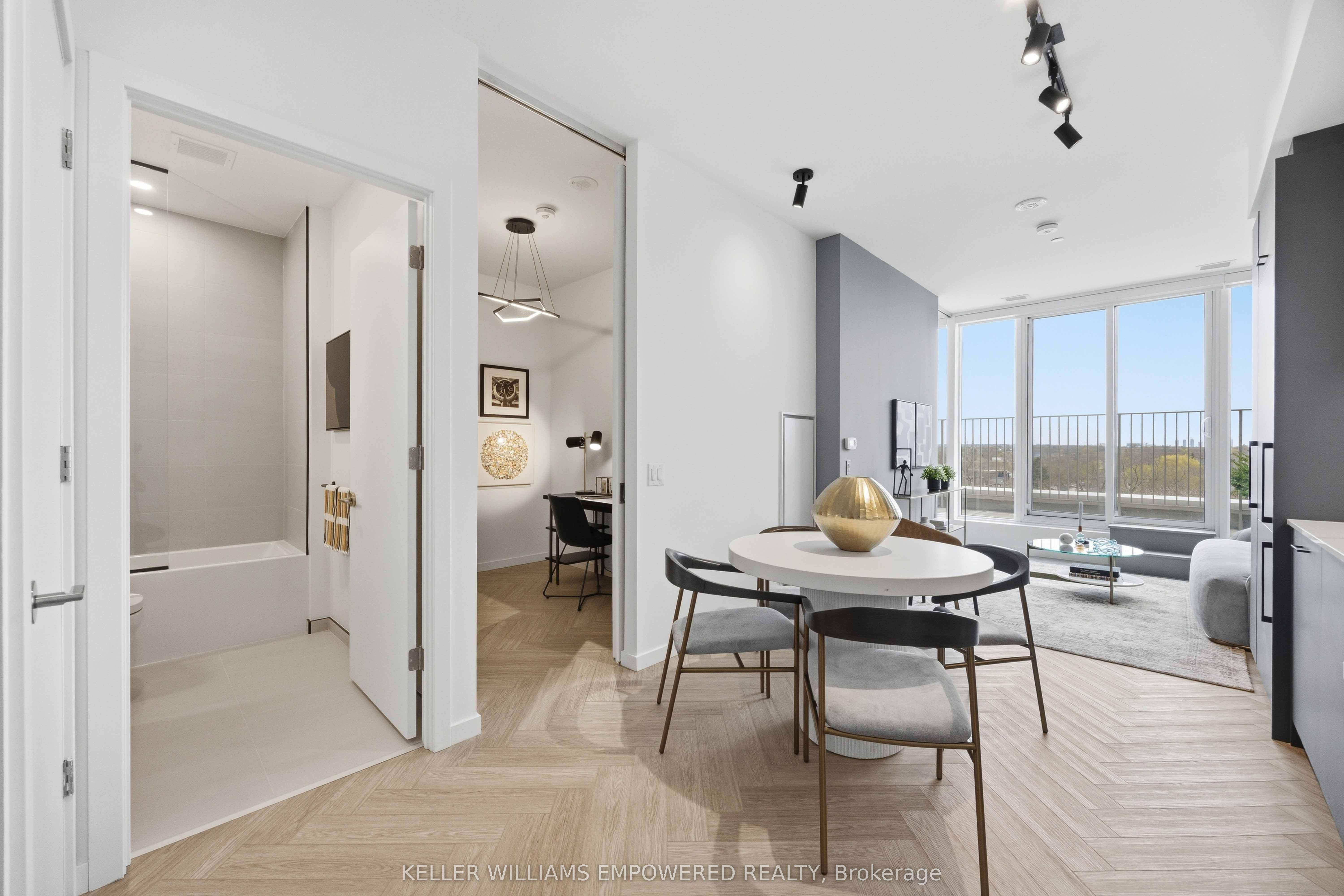 689 The Queensway Street 818, Toronto, ON M8Y 1L1 photo 4
