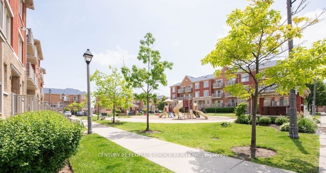 5050 Intrepid Drive 1, Mississauga, ON L5M 0E8 photo 2