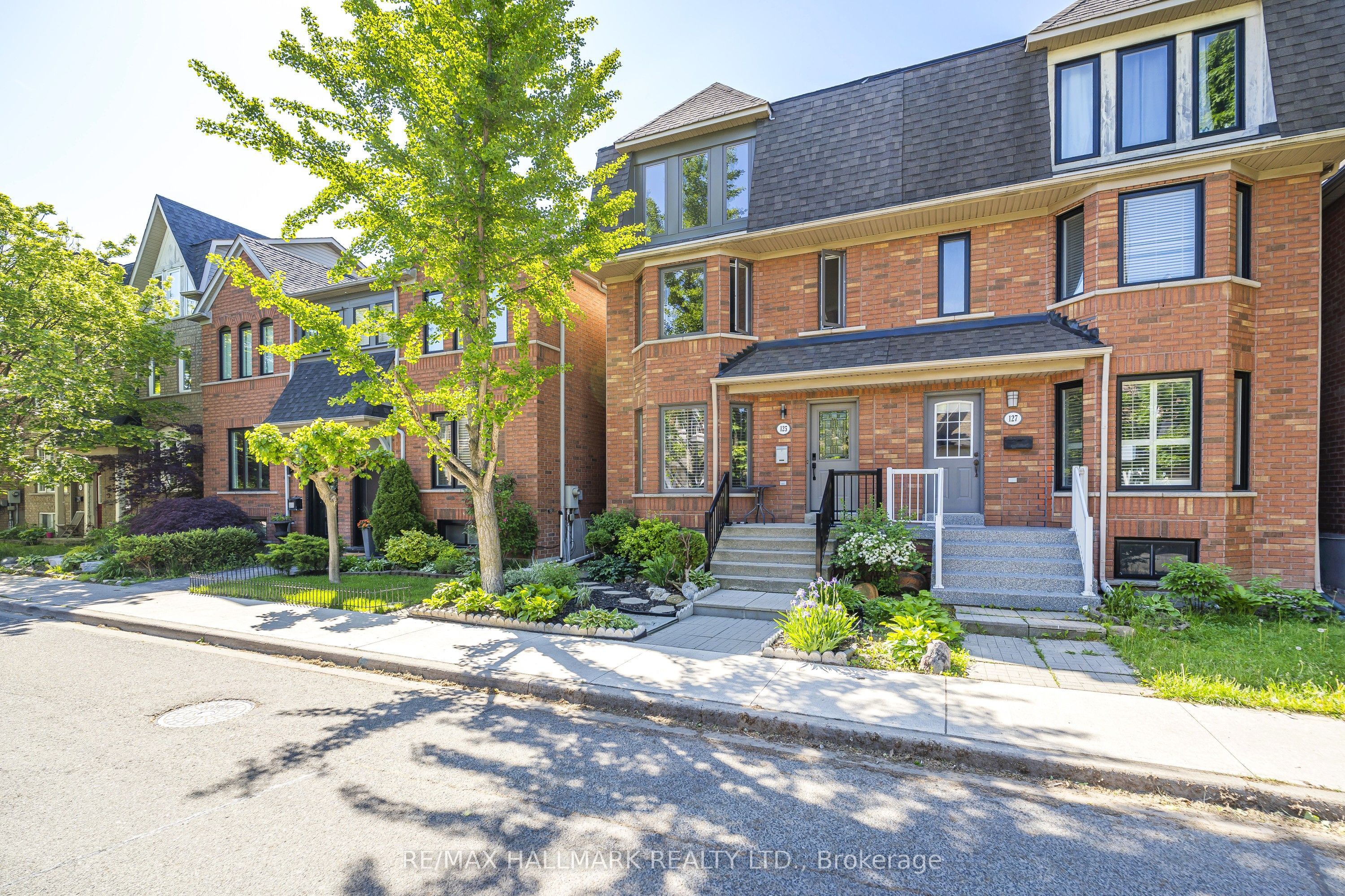 125 Viella Street Main/Base, Toronto, ON M6N 5C7