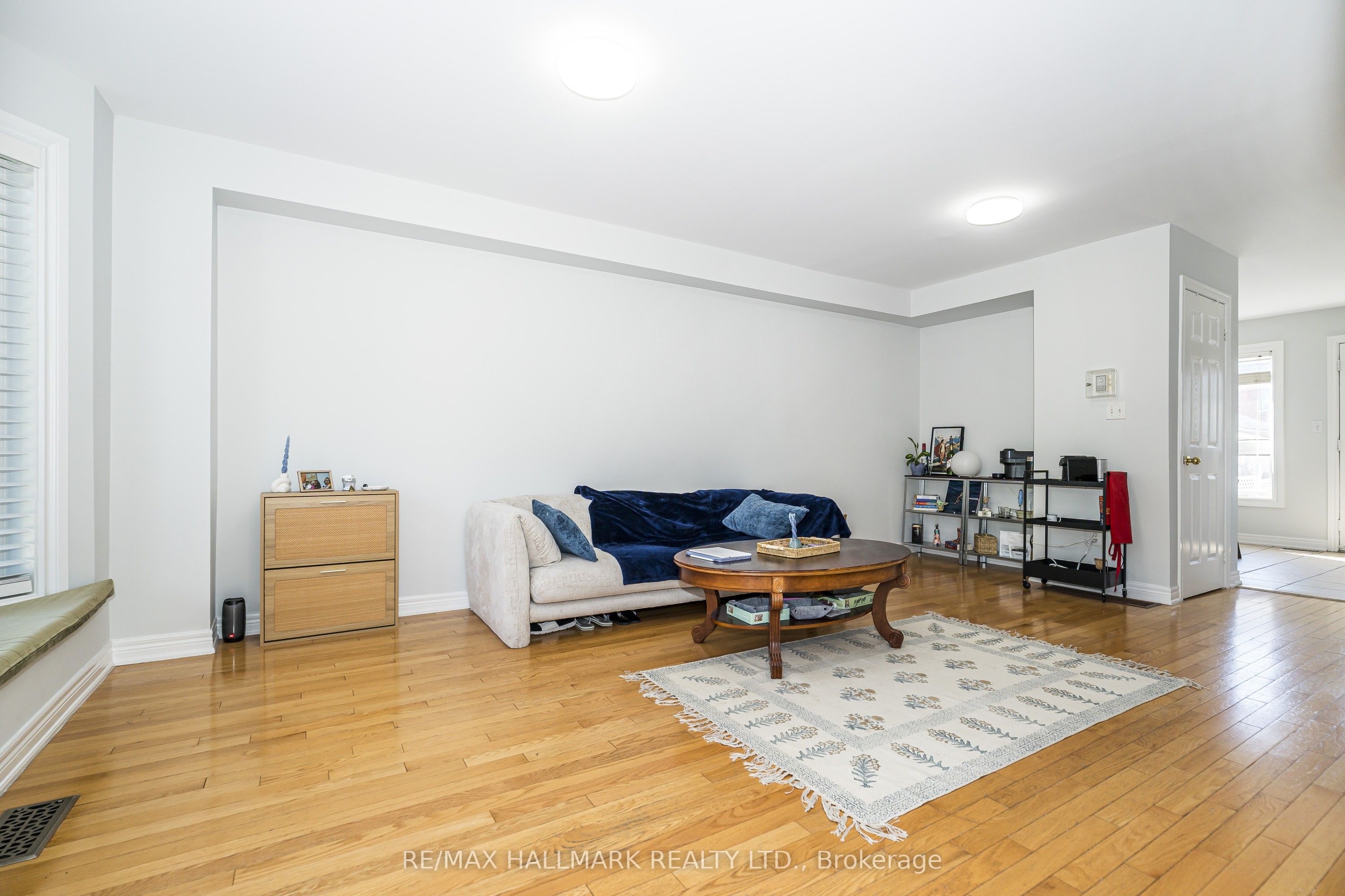 125 Viella Street Main/Base, Toronto, ON M6N 5C7 photo 2