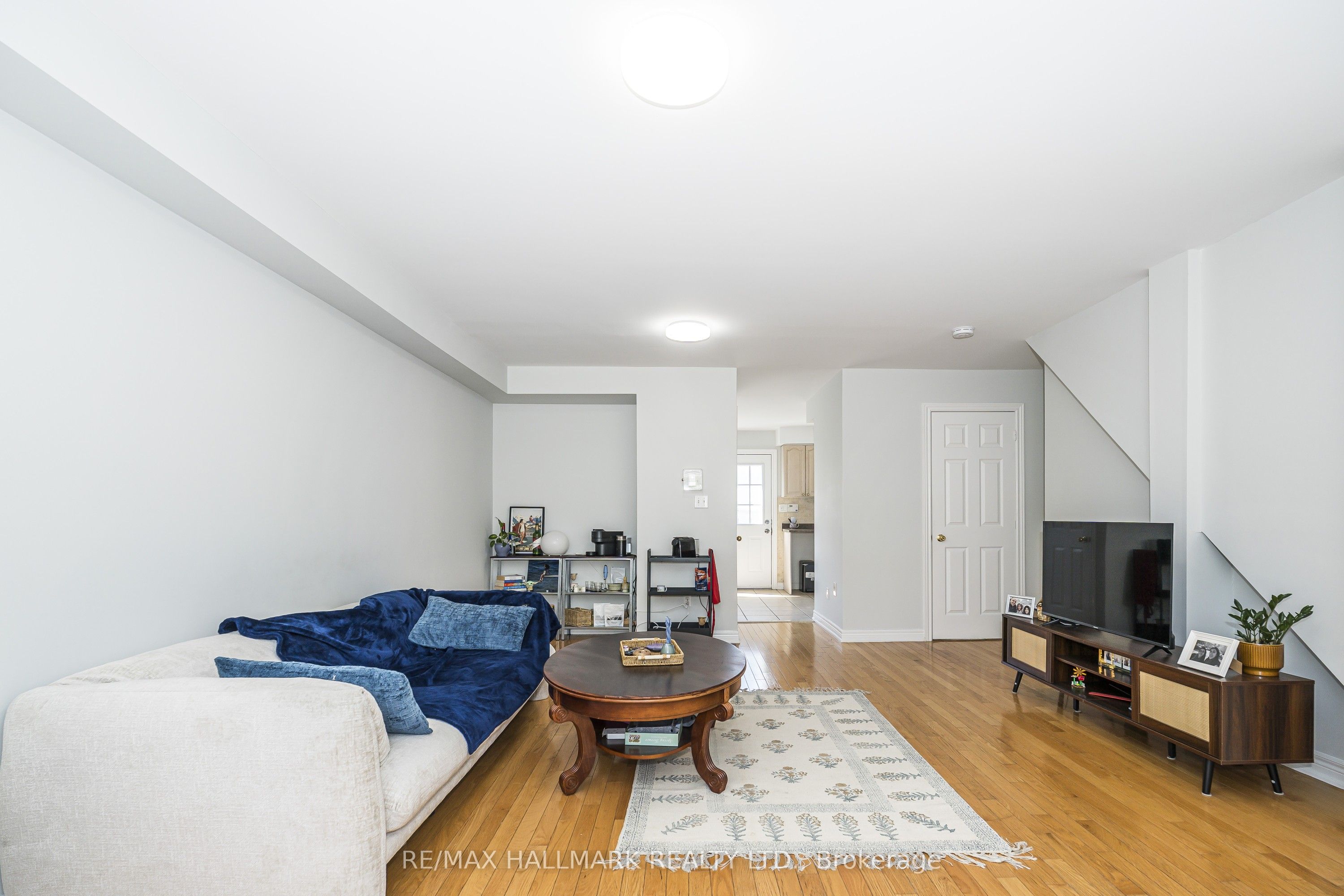 125 Viella Street Main/Base, Toronto, ON M6N 5C7 photo 3