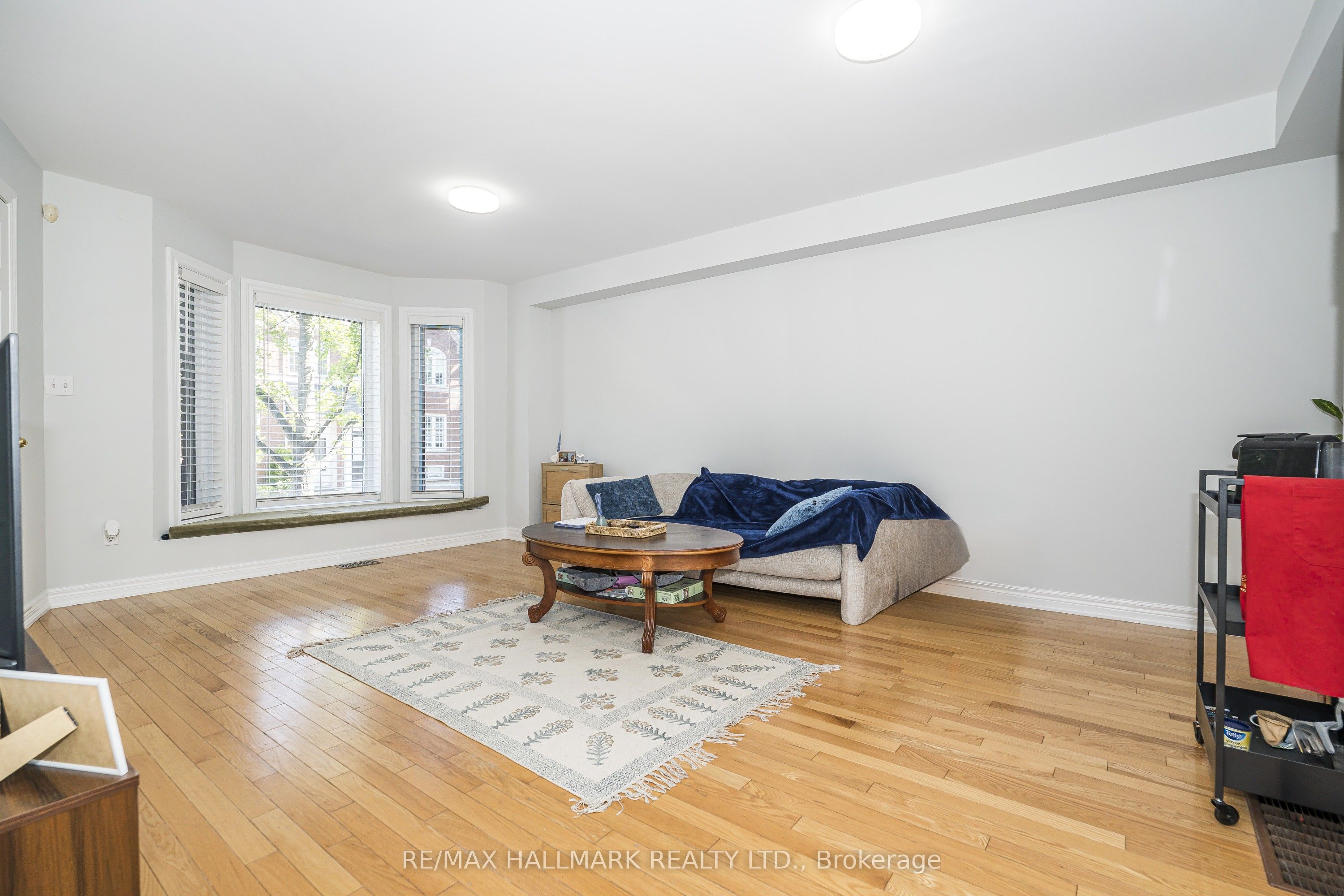125 Viella Street Main/Base, Toronto, ON M6N 5C7 photo 4
