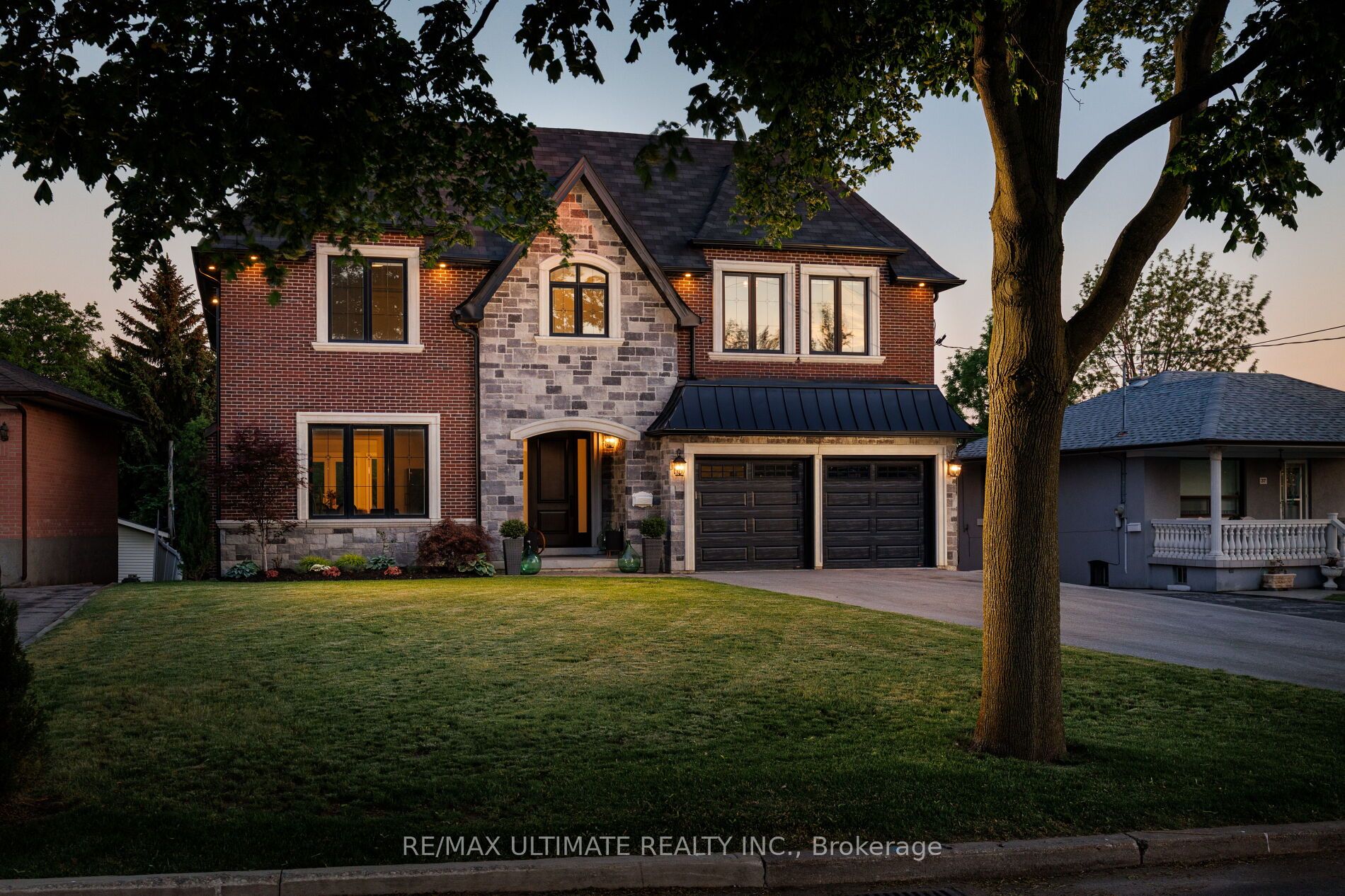 33 Dorsey Drive, Toronto, ON M6L 1S9