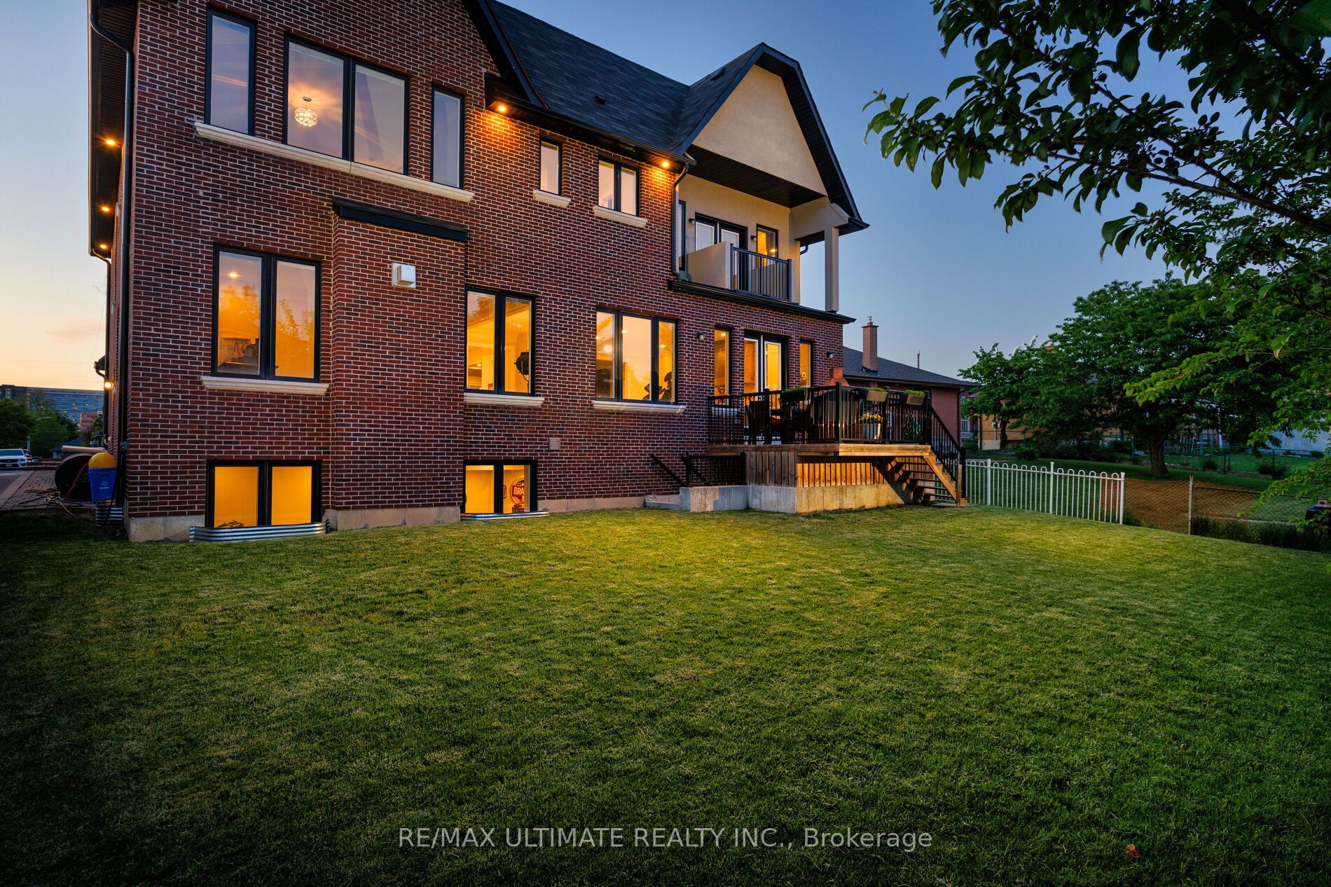 33 Dorsey Drive, Toronto, ON M6L 1S9 photo 3