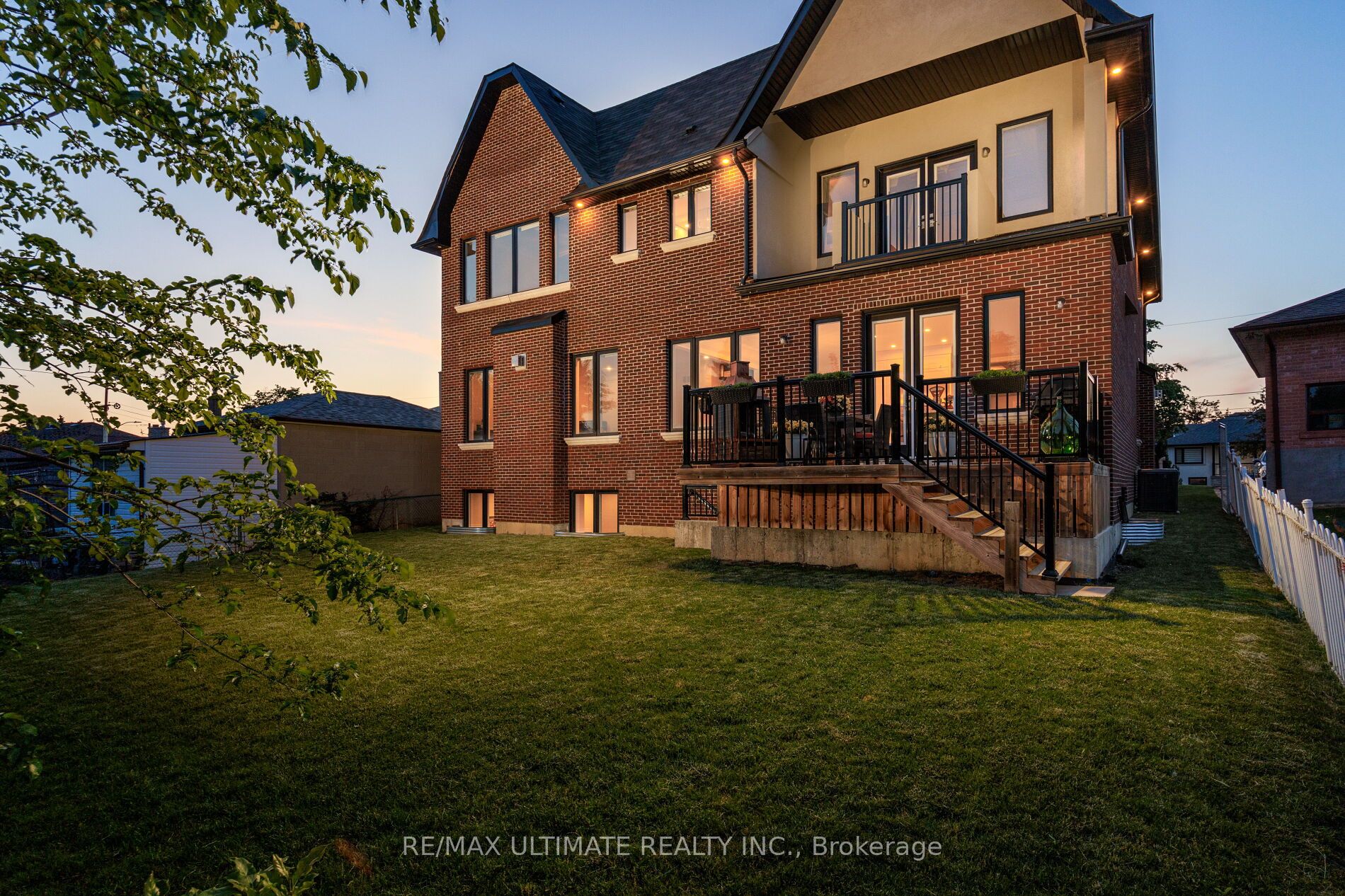 33 Dorsey Drive, Toronto, ON M6L 1S9 photo 4
