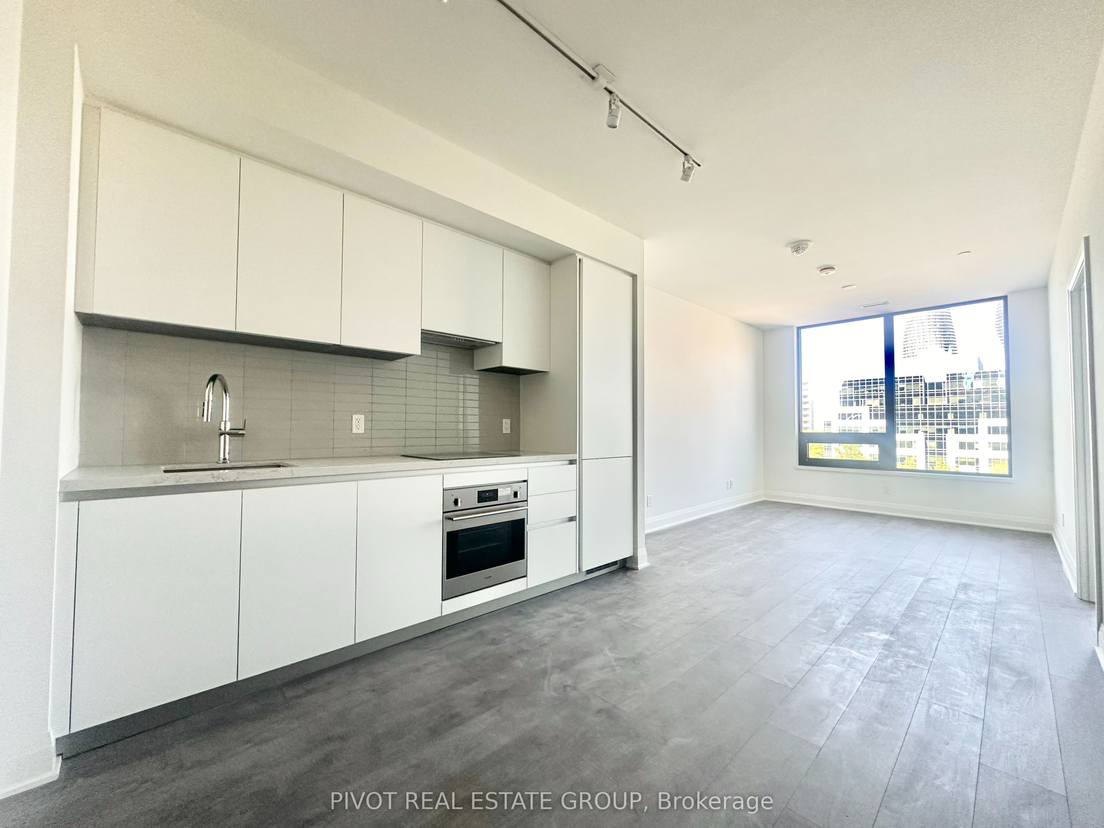 2 Erskine Road 321, Mississauga, ON L5B 0S1