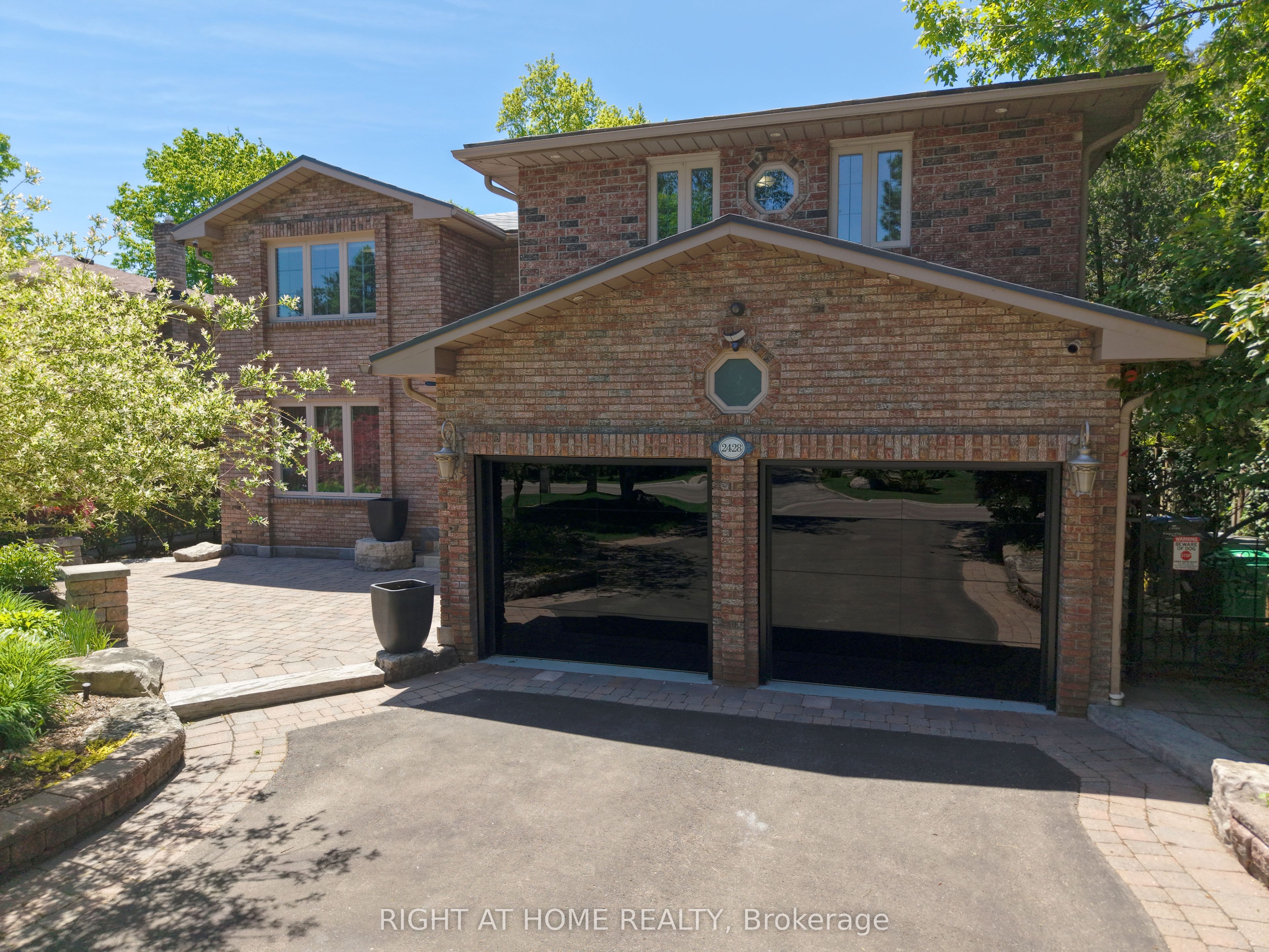 2428 Old Carriage Road, Mississauga, ON L5C 3G4 photo 3