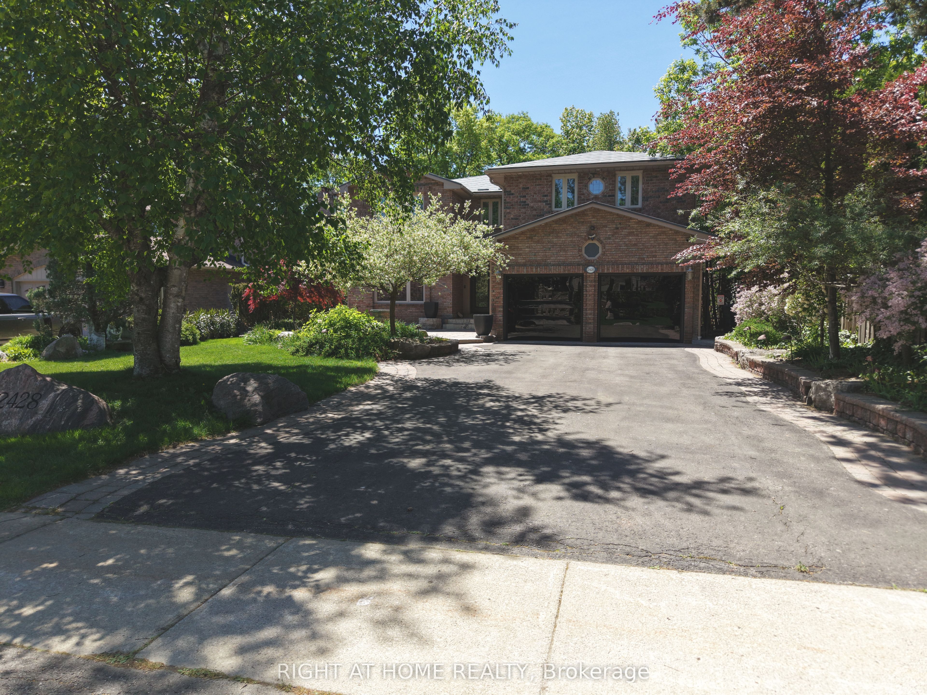 2428 Old Carriage Road, Mississauga, ON L5C 3G4 photo 4