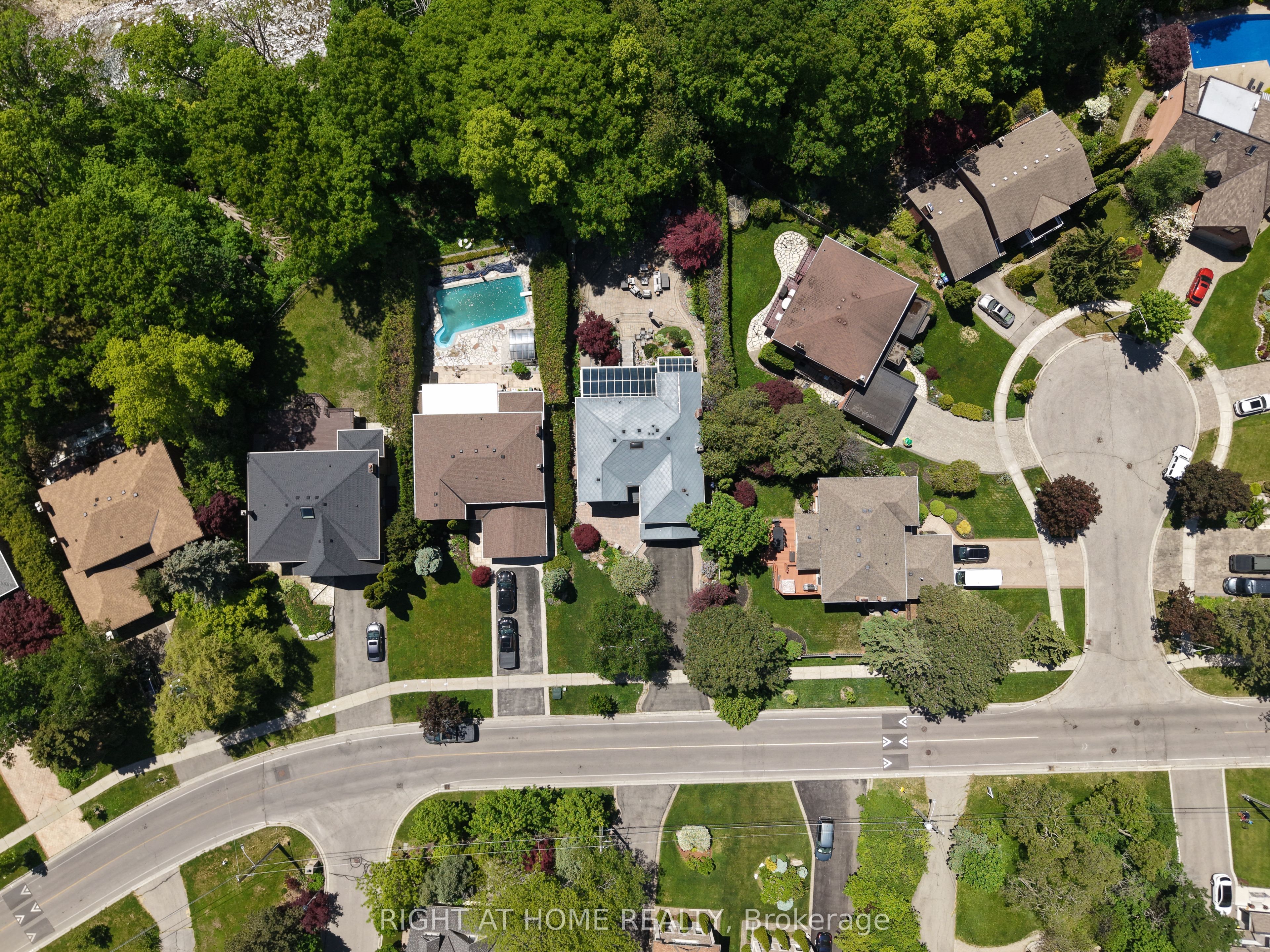 2428 Old Carriage Road, Mississauga, ON L5C 3G4 photo 5