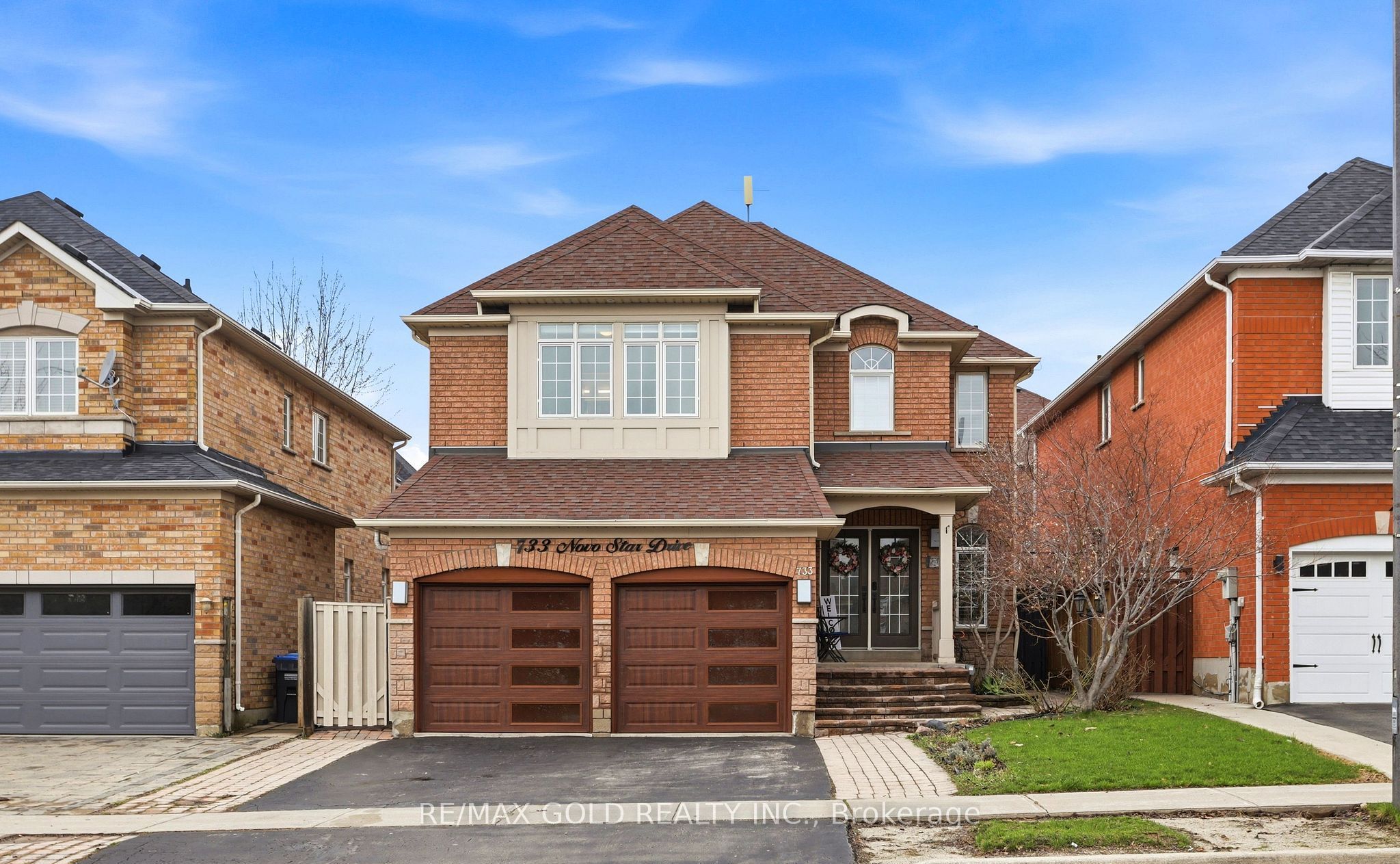733 Novo Star Drive, Mississauga, ON L5W 1C7