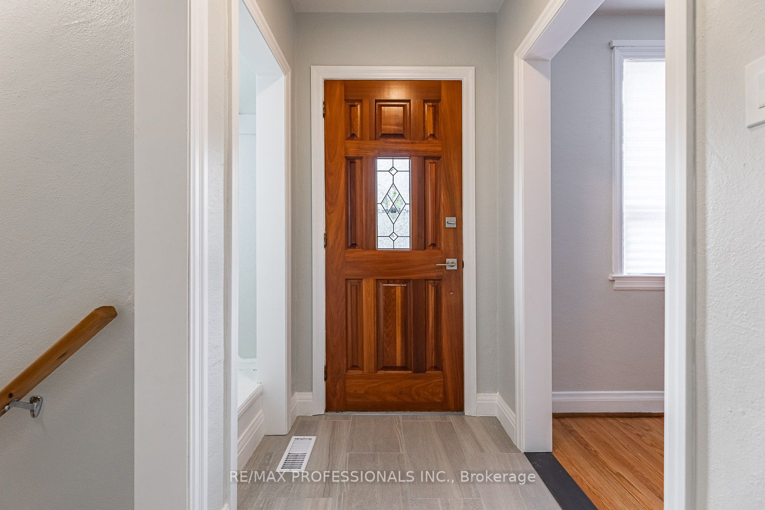 11 Stock Avenue, Toronto, ON M8Z 5C3 photo 2