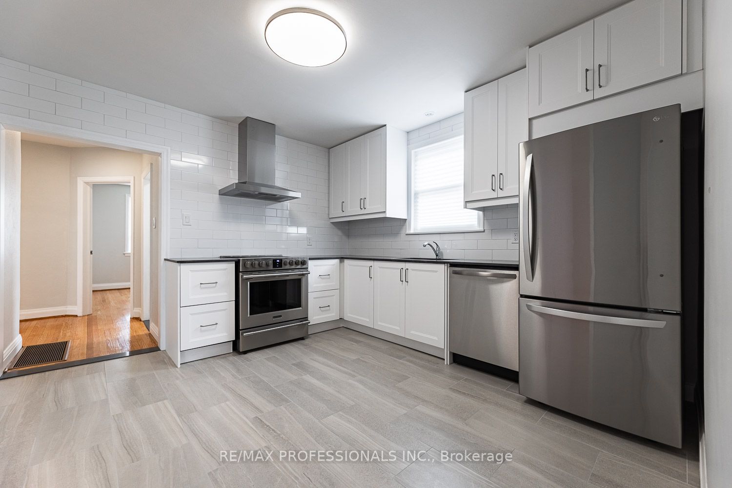 11 Stock Avenue, Toronto, ON M8Z 5C3 photo 4