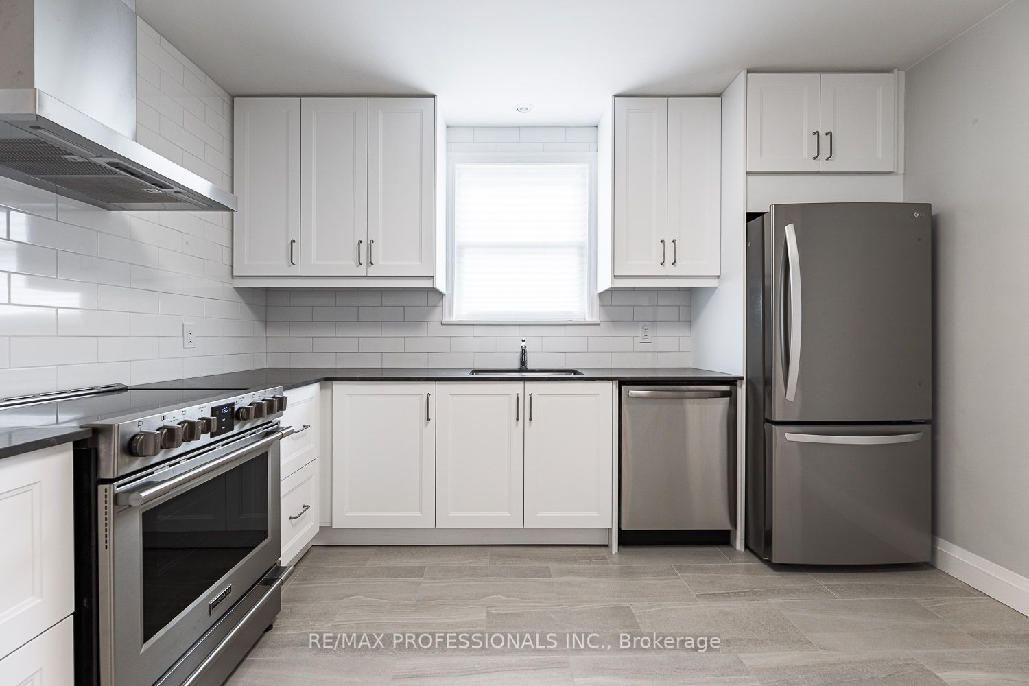 11 Stock Avenue, Toronto, ON M8Z 5C3 photo 5