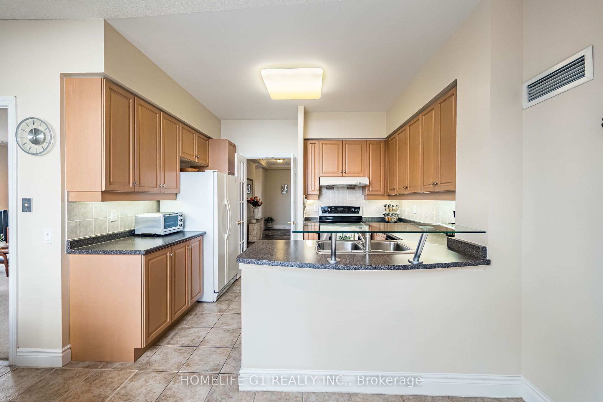 35 Kingsbridge Garden 3202, Mississauga, ON L5R 3Z5 photo 4