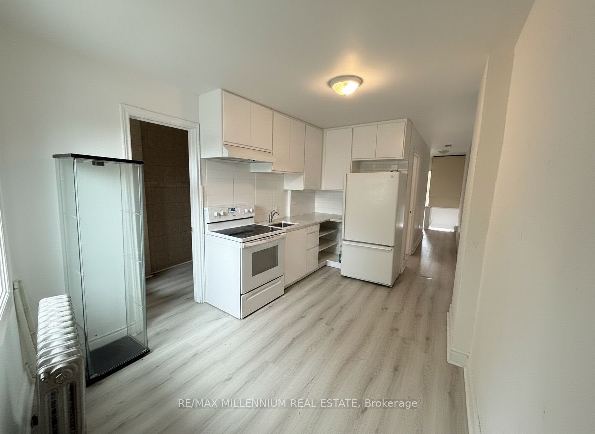 520 Rogers Road Upper Level, Toronto, ON M6M 1B3