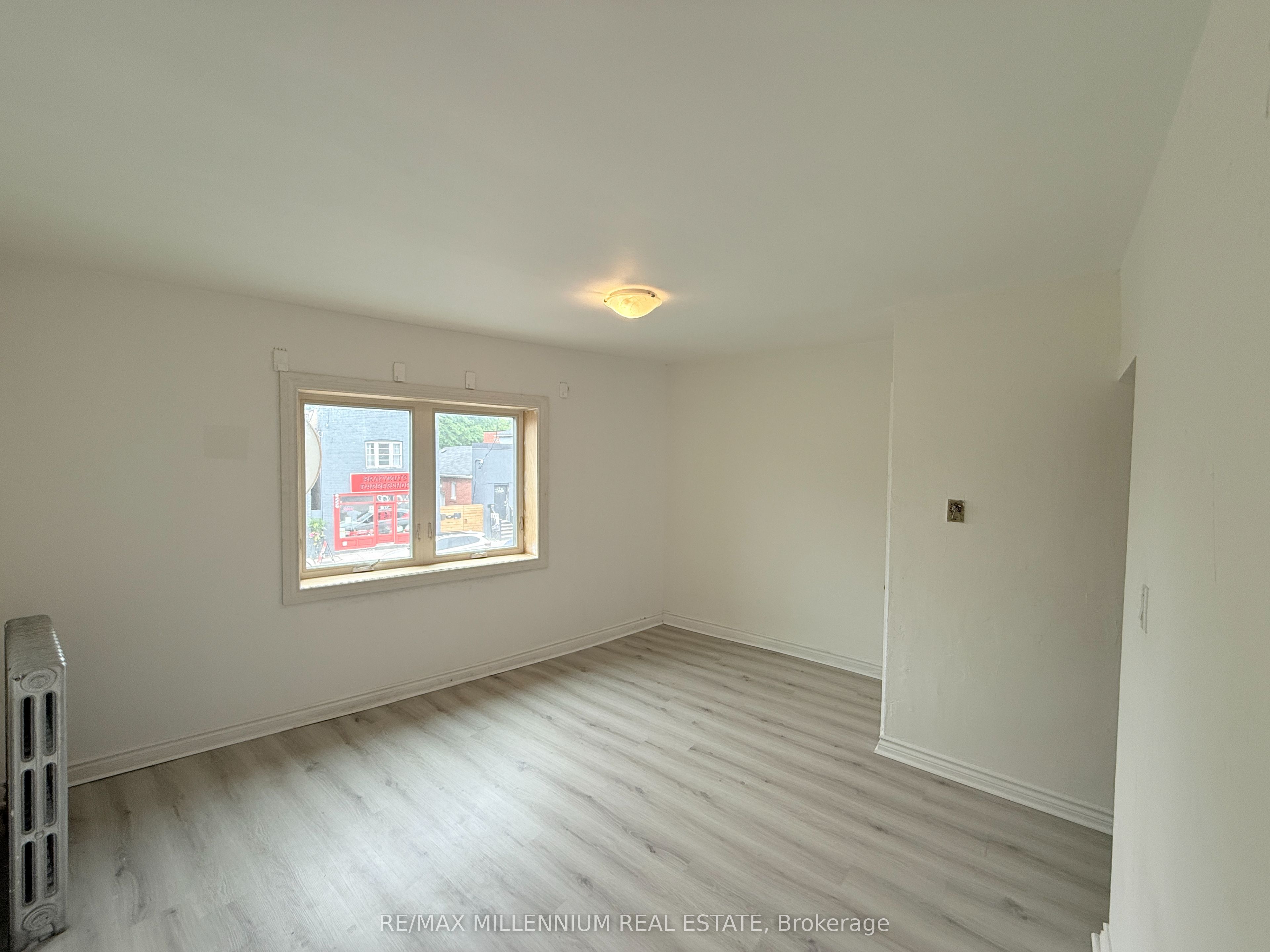 520 Rogers Road Upper Level, Toronto, ON M6M 1B3 photo 2