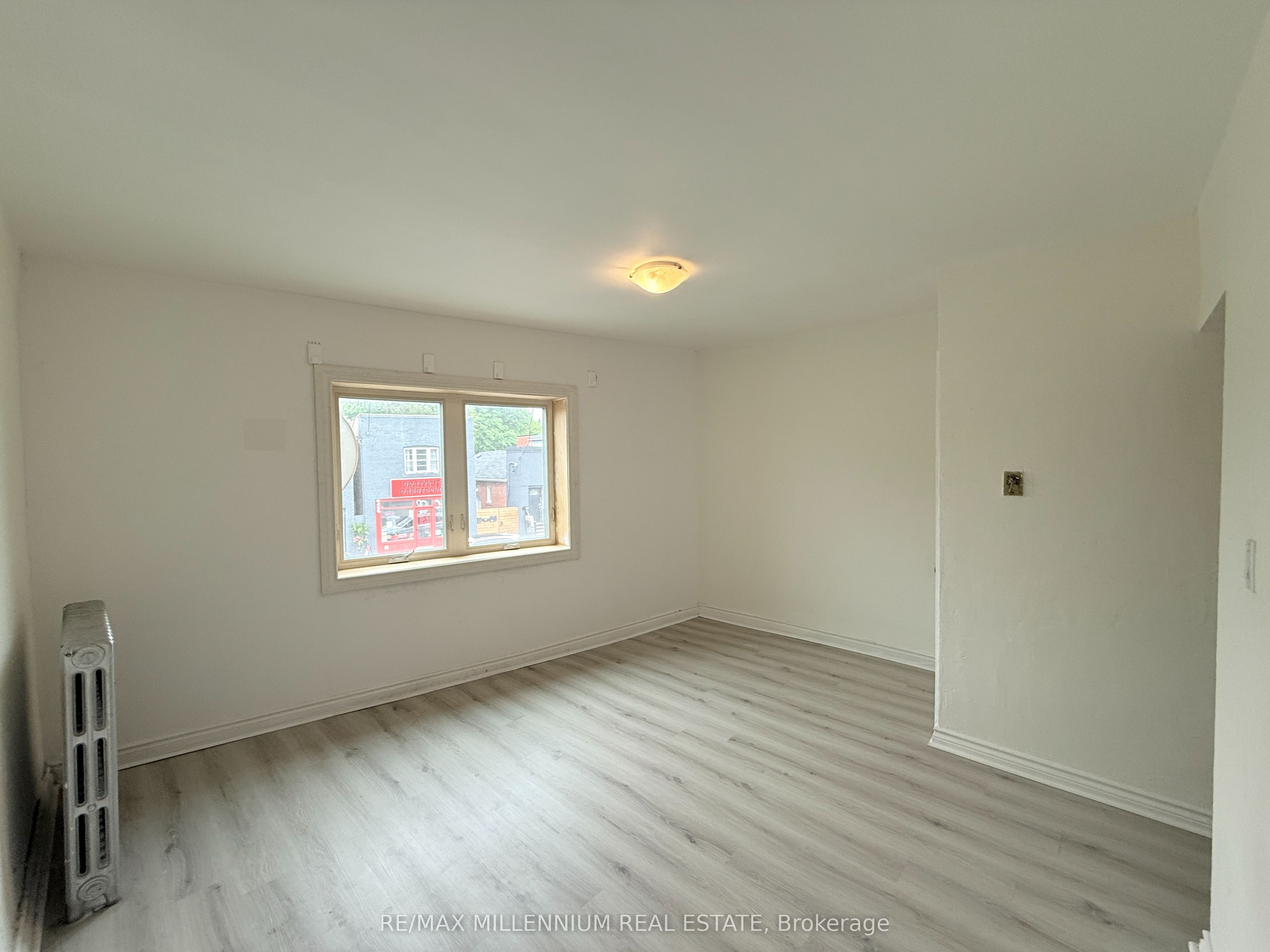 520 Rogers Road Upper Level, Toronto, ON M6M 1B3 photo 3