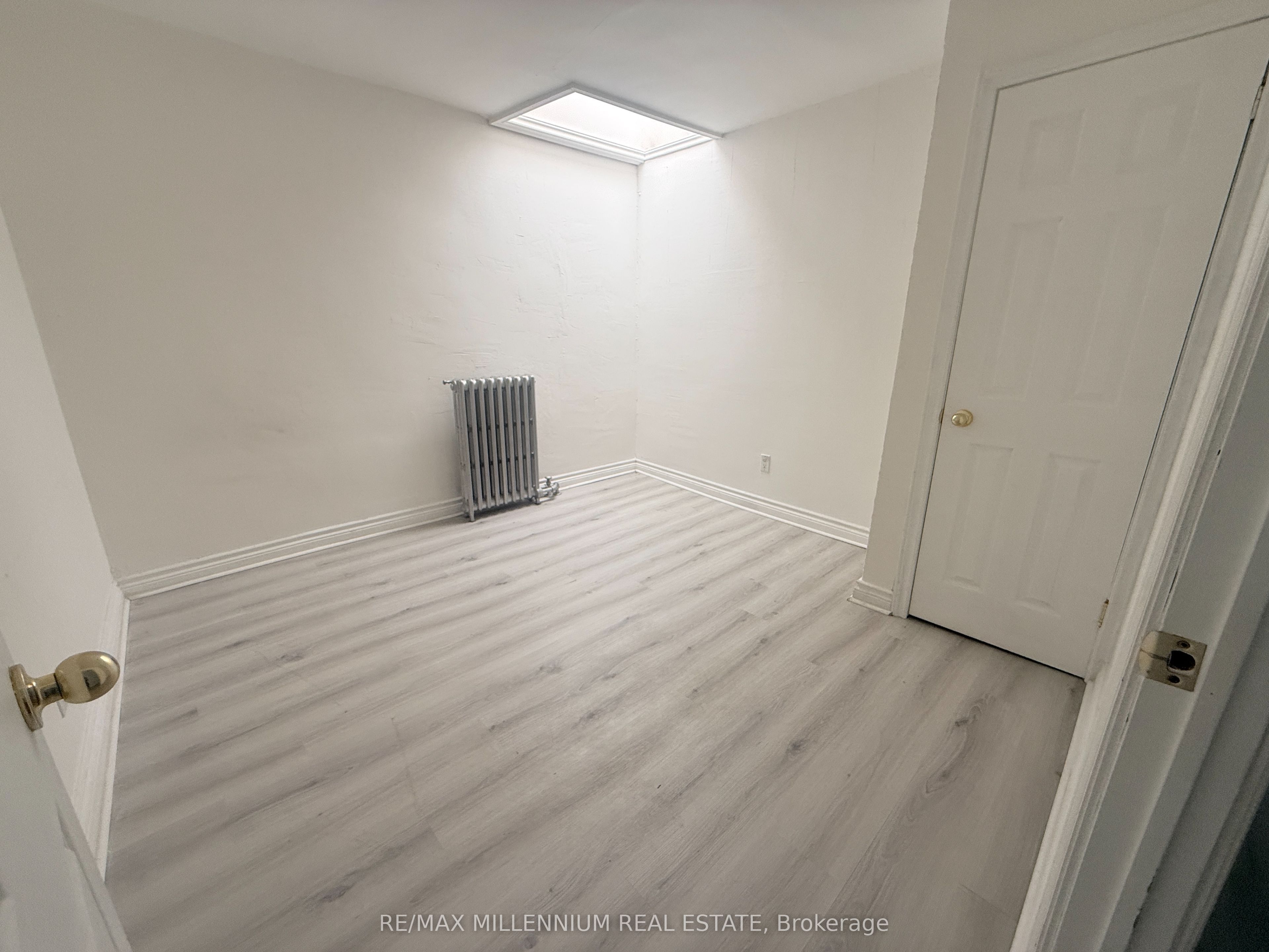 520 Rogers Road Upper Level, Toronto, ON M6M 1B3 photo 4