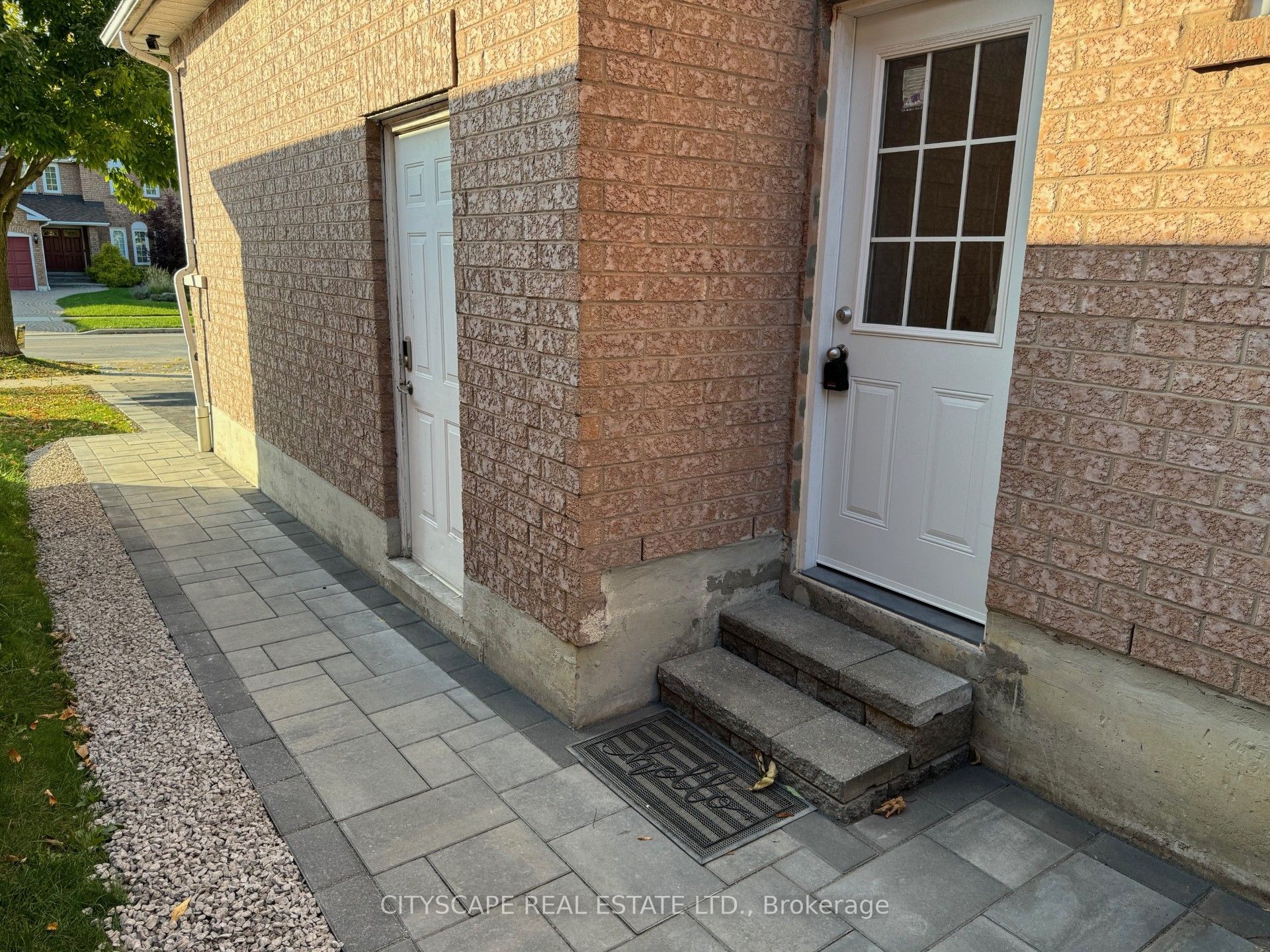 6421 Donway Drive 2B (Lower), Mississauga, ON L5V 1J4 photo 2