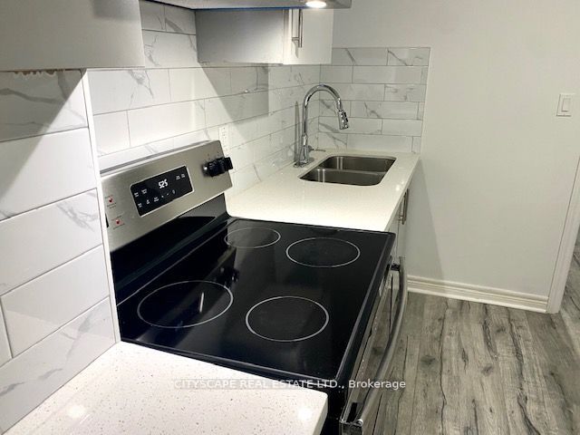 6421 Donway Drive 2B (Lower), Mississauga, ON L5V 1J4 photo 5