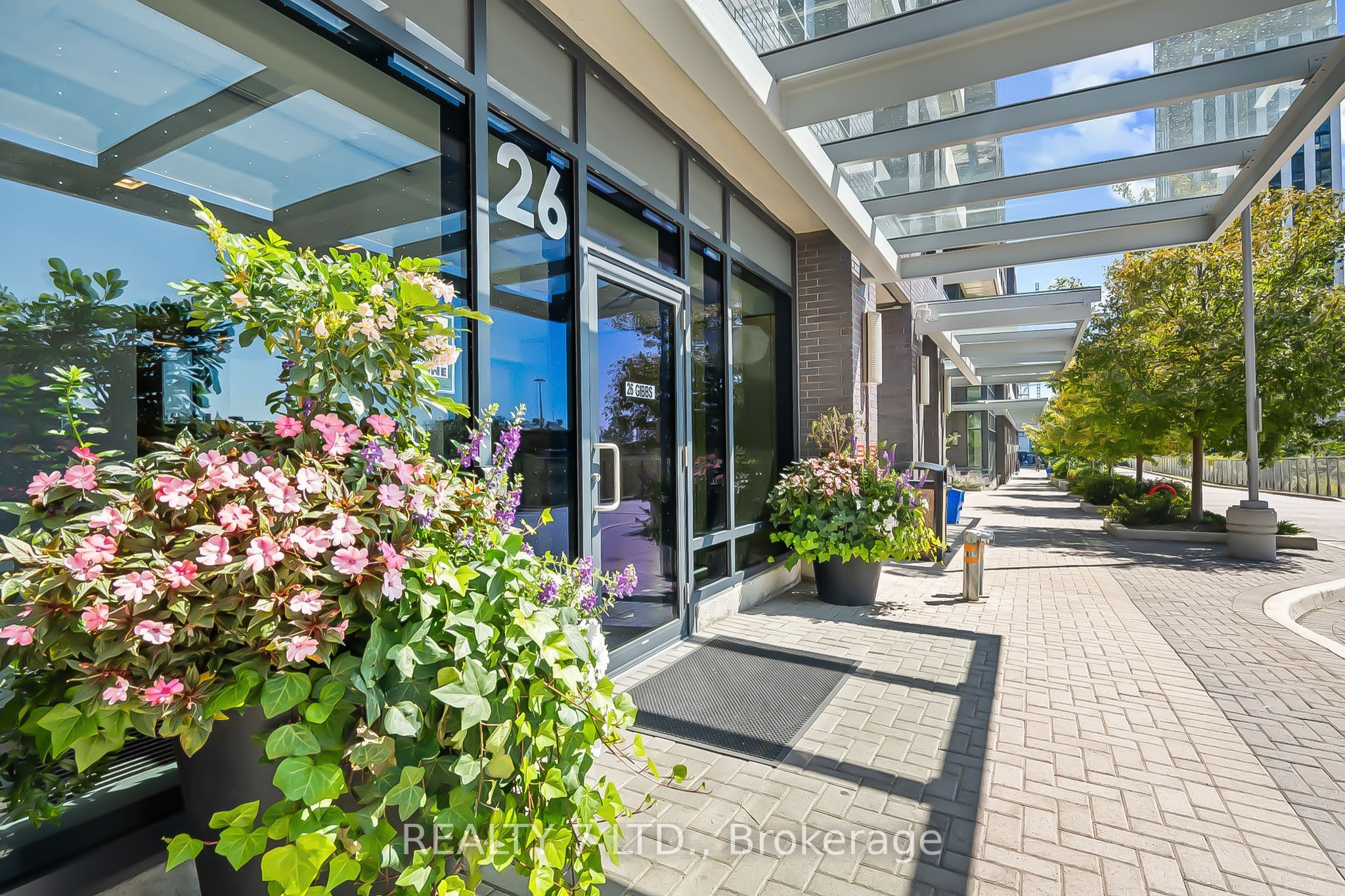 26 Gibbs Road 1033, Toronto, ON M9B 0E3 photo 2