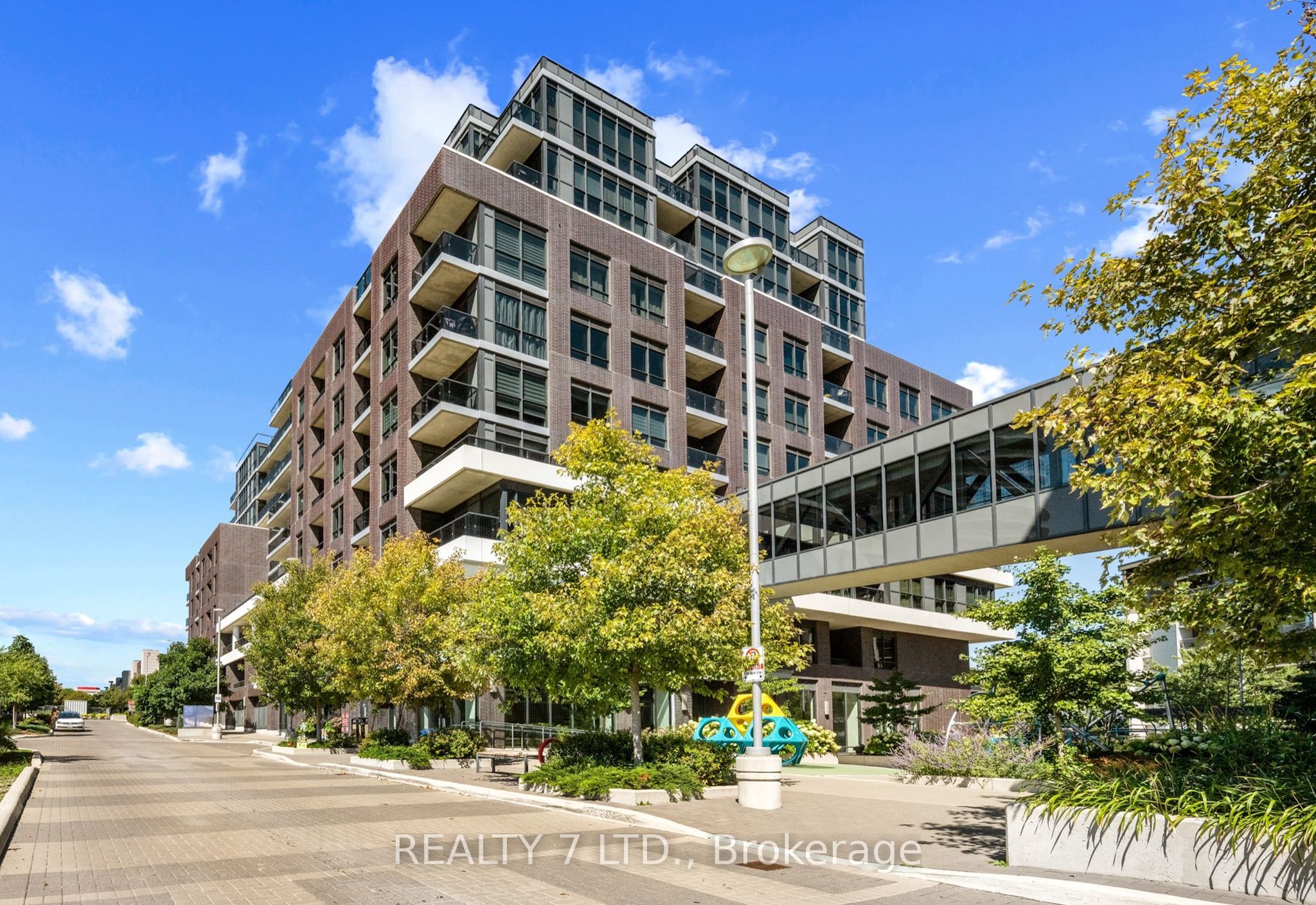 26 Gibbs Road 1033, Toronto, ON M9B 0E3 photo 3