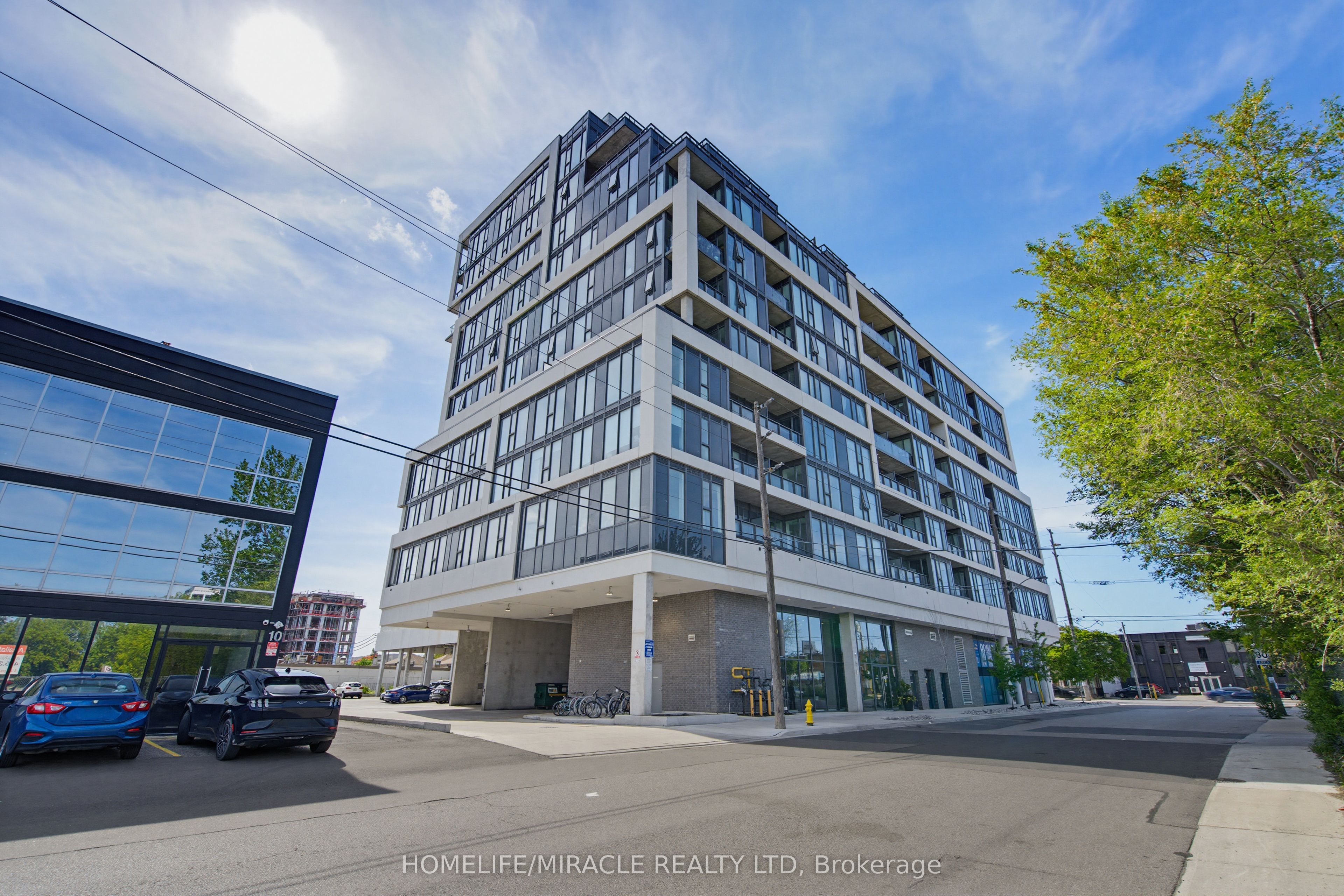 859 The Queensway 605, Toronto, ON M8Z 1N8
