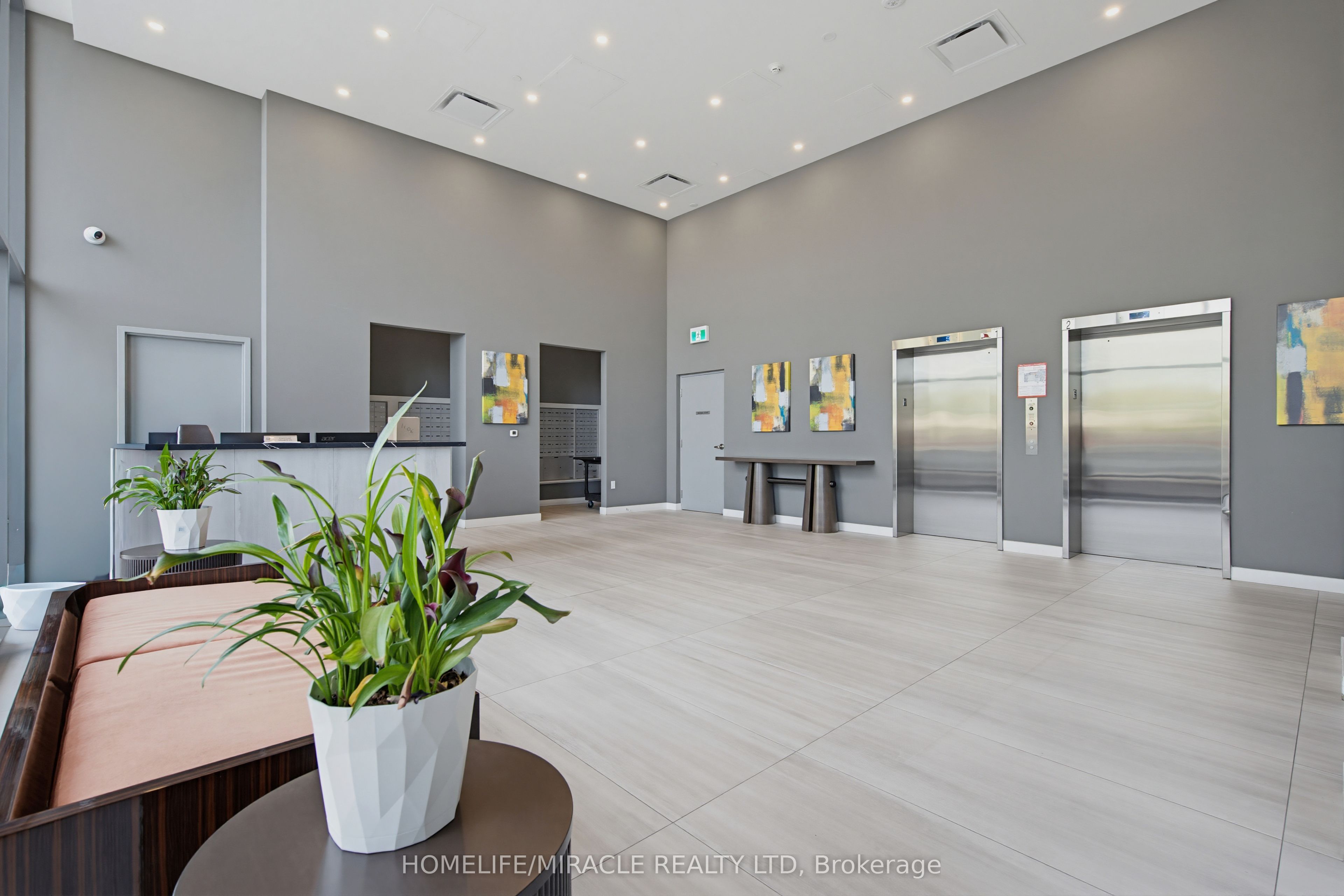 859 The Queensway 605, Toronto, ON M8Z 1N8 photo 2