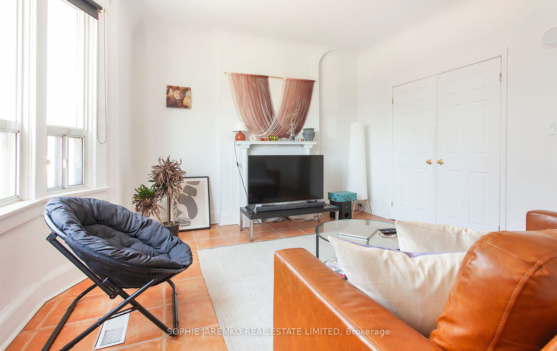 2102A Dundas Street W, Toronto, ON M6R 1W9 photo 5