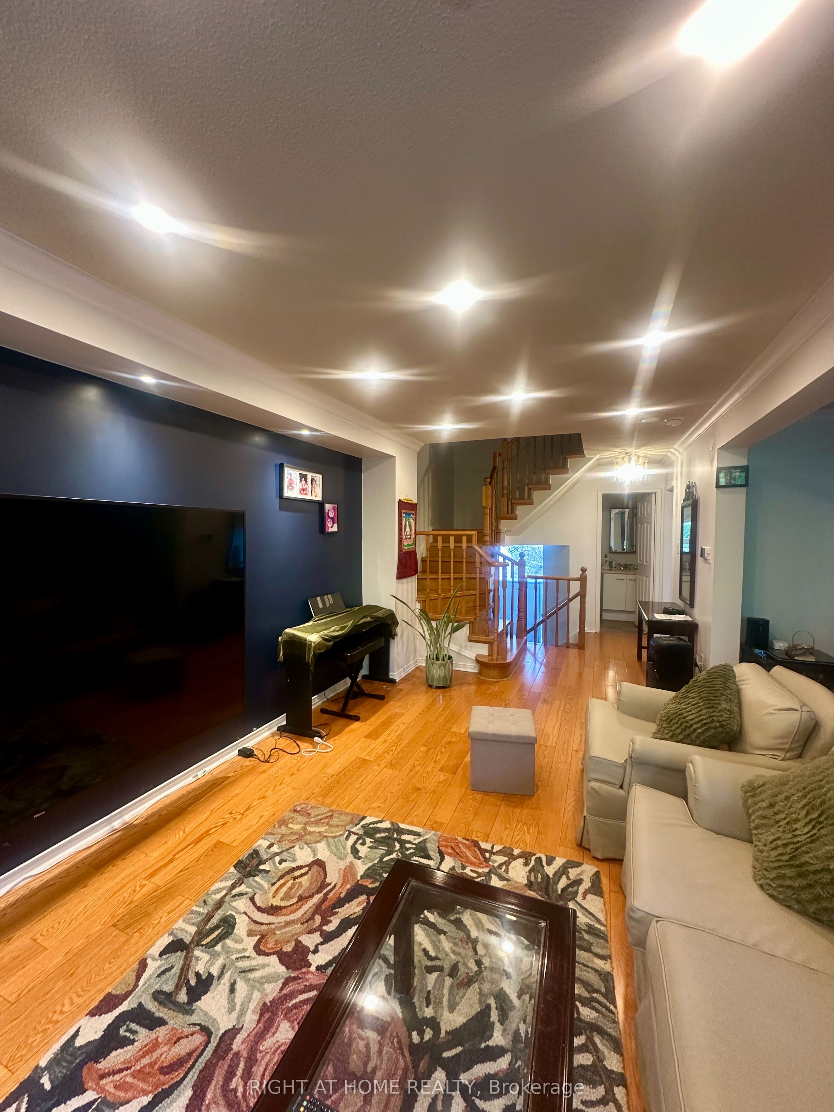 1140 Leewood Drive, Oakville, ON L6M 3B7 photo 2