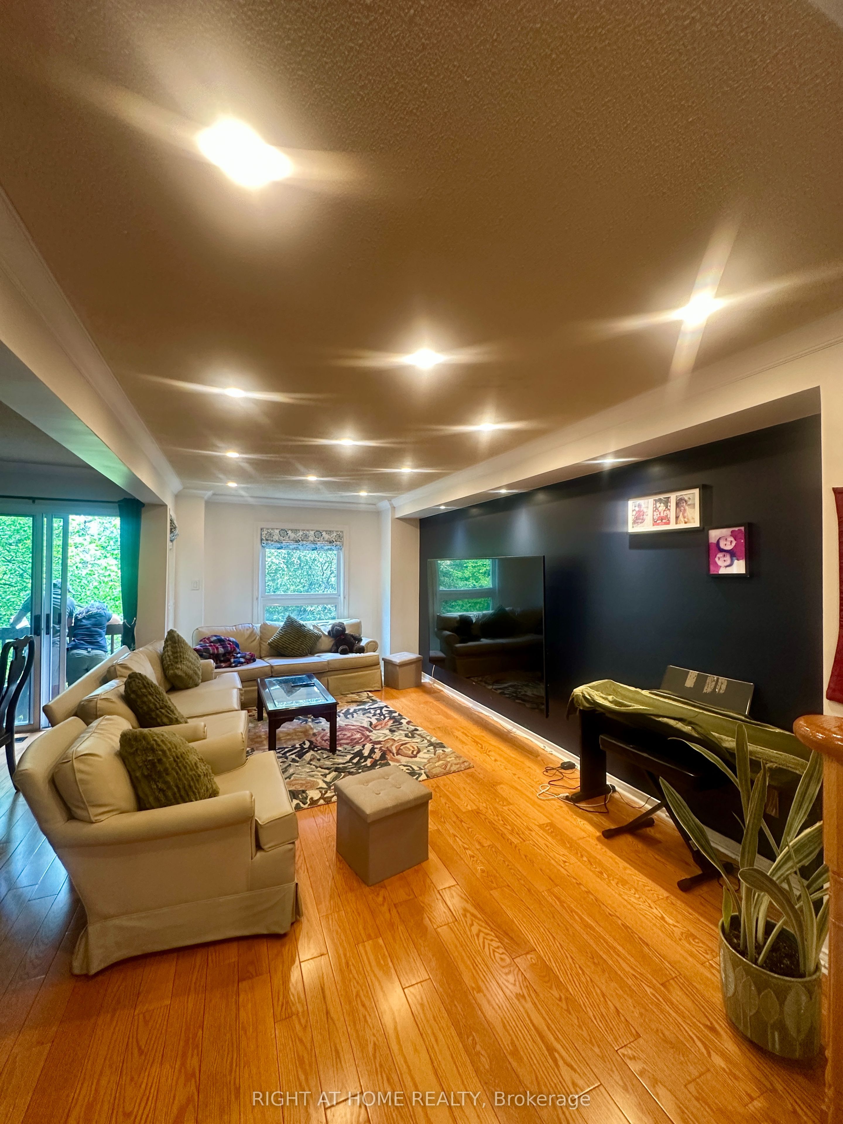 1140 Leewood Drive, Oakville, ON L6M 3B7 photo 3